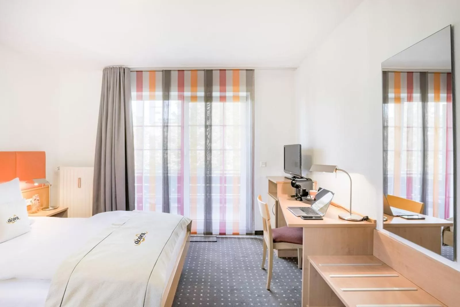 Photo of the whole room, Bed in acora Düsseldorf Living the City - Apartments