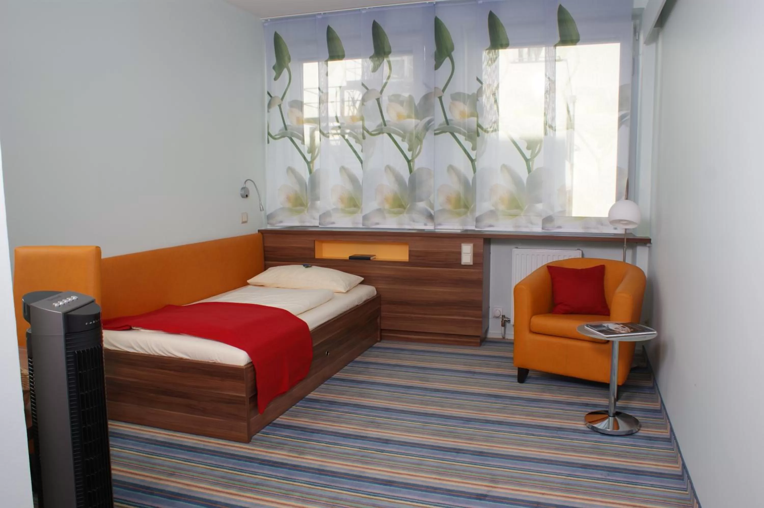 Photo of the whole room, Bed in Hotel Peterhof - urban lifestyle Kempten