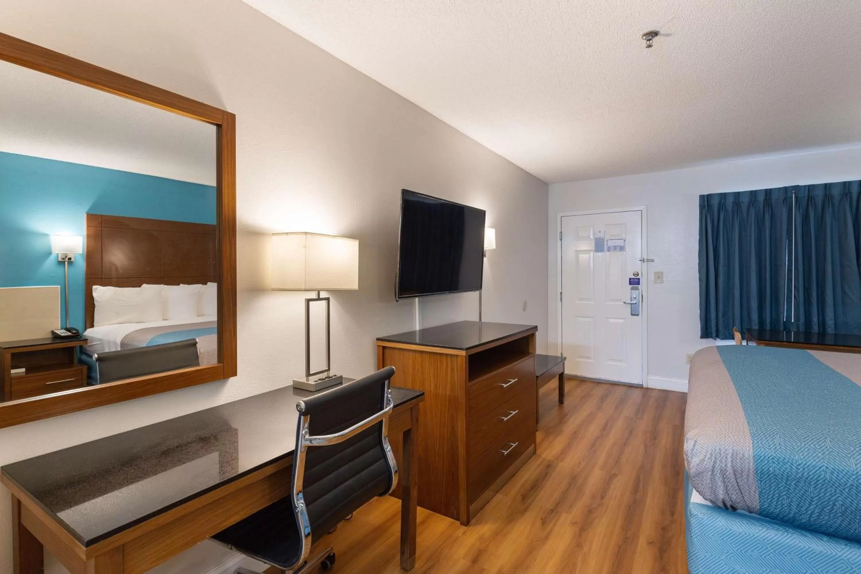 TV and multimedia, Bed in Motel 6-Albany, GA