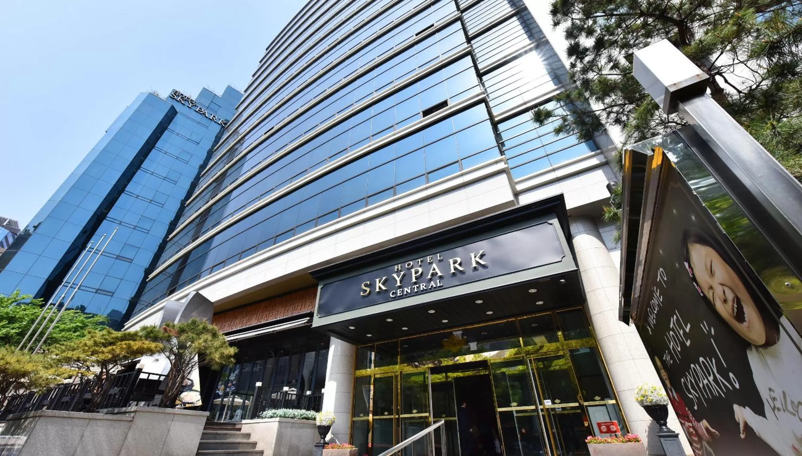 Facade/entrance in Hotel Skypark Central Myeongdong
