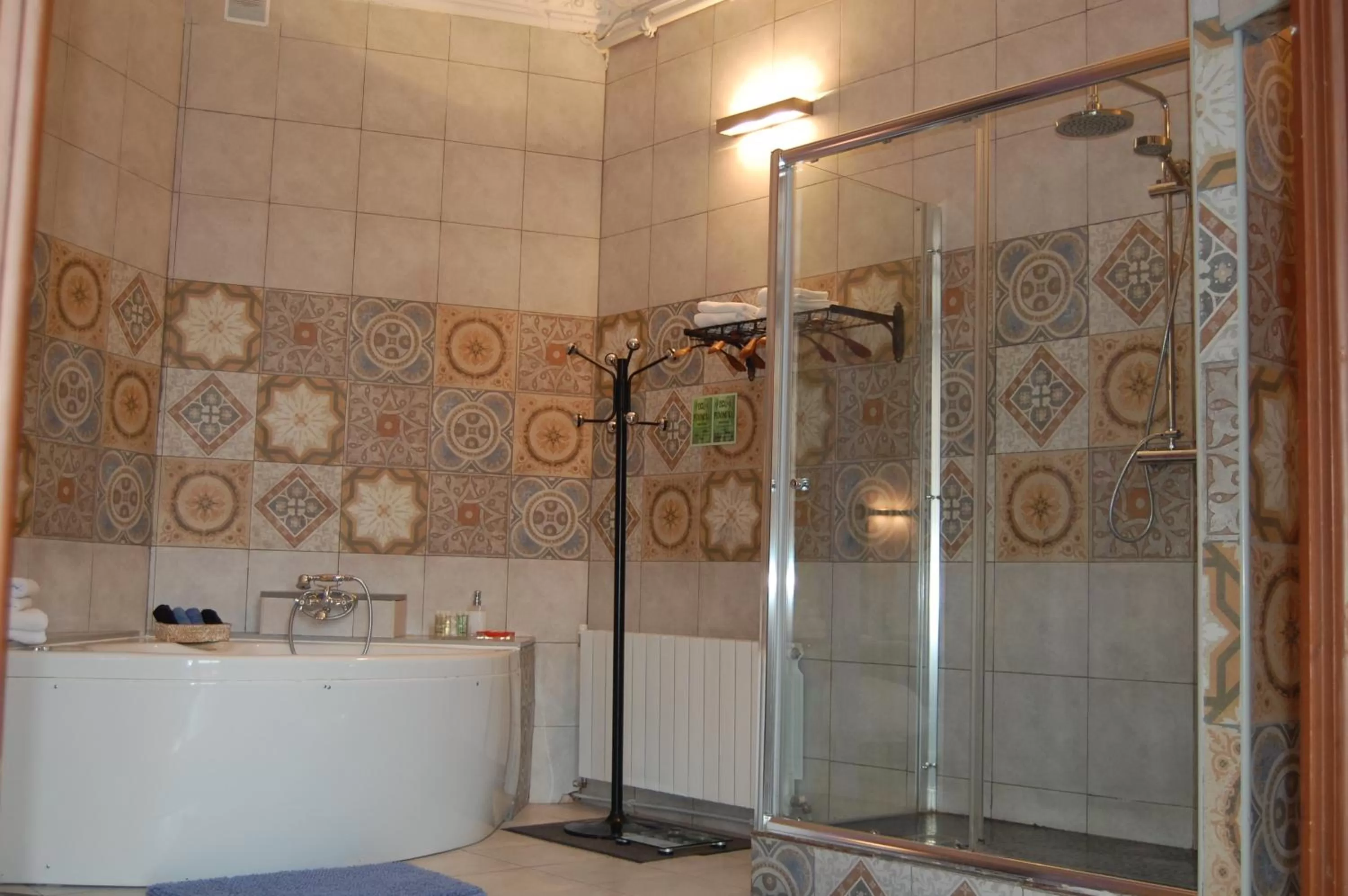 Bathroom in Hotel Ginebra