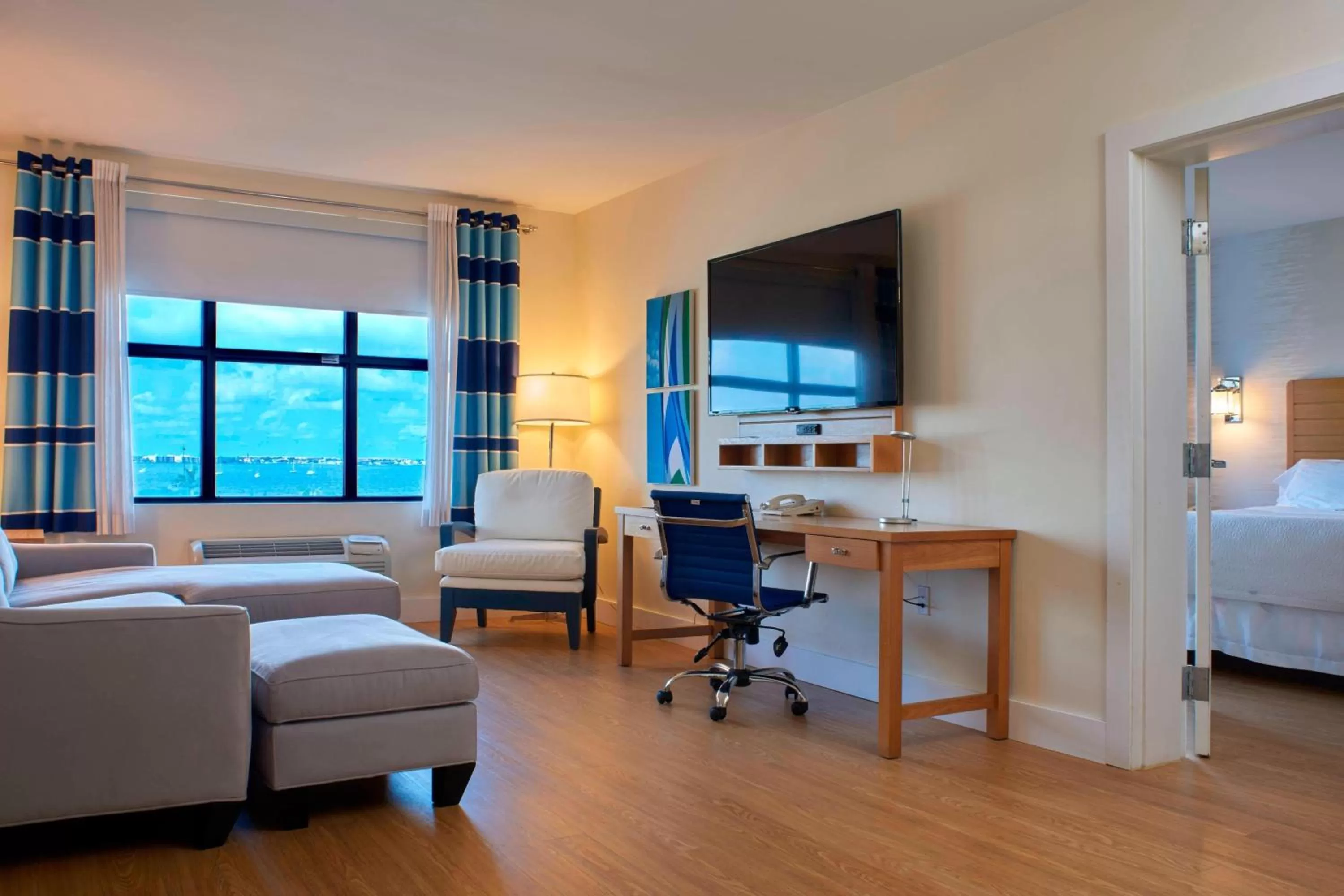 Photo of the whole room, Bed in Four Points by Sheraton Punta Gorda Harborside