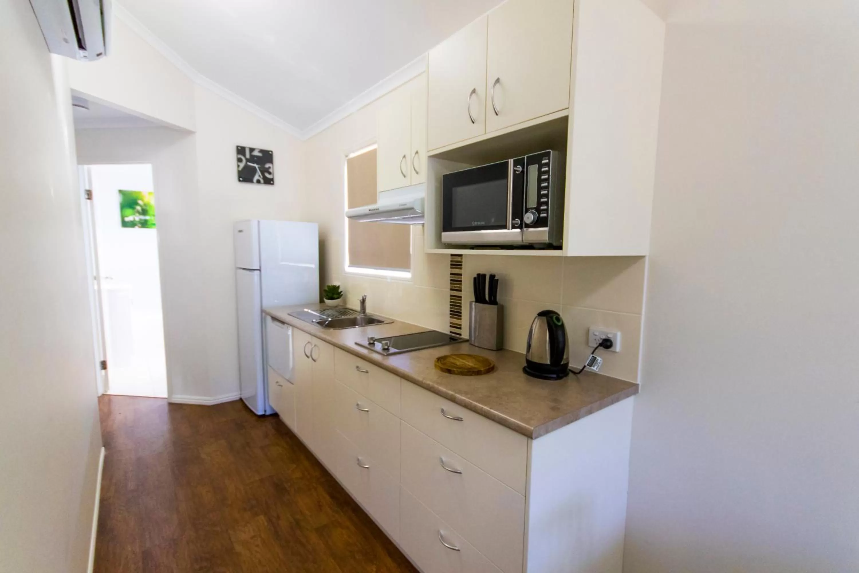 Kitchen or kitchenette in Esk Caravan Park & Rail Trail Motel