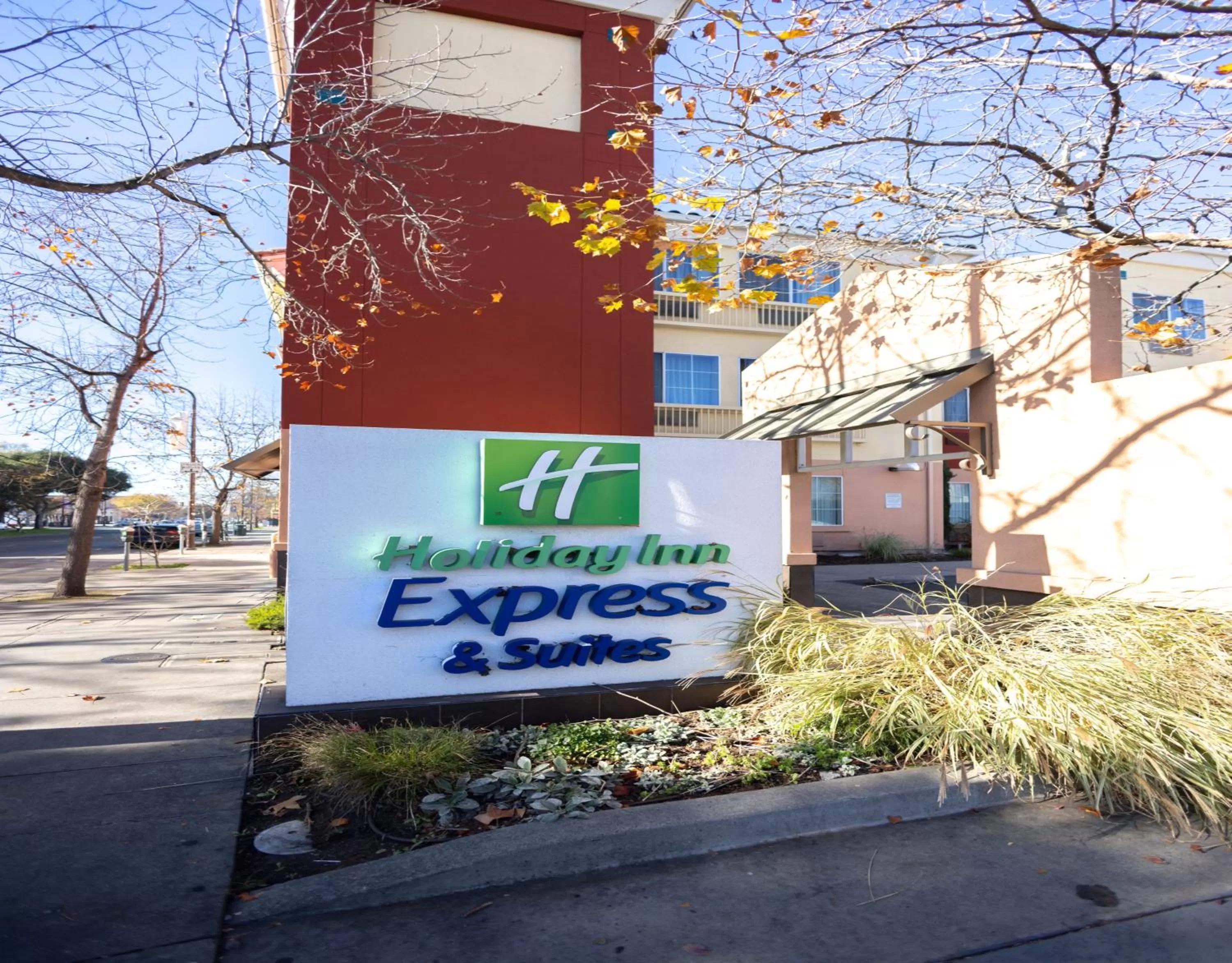 Property logo or sign in Holiday Inn Express Berkeley by IHG