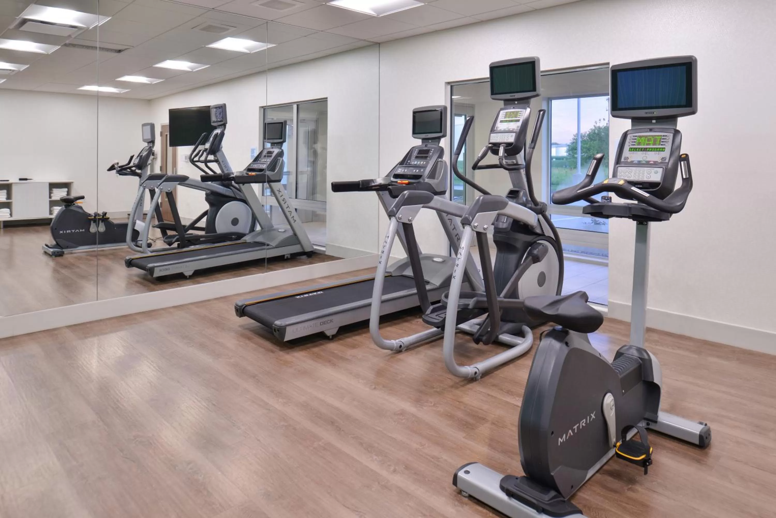Fitness centre/facilities in Holiday Inn Express & Suites Omaha Airport by IHG