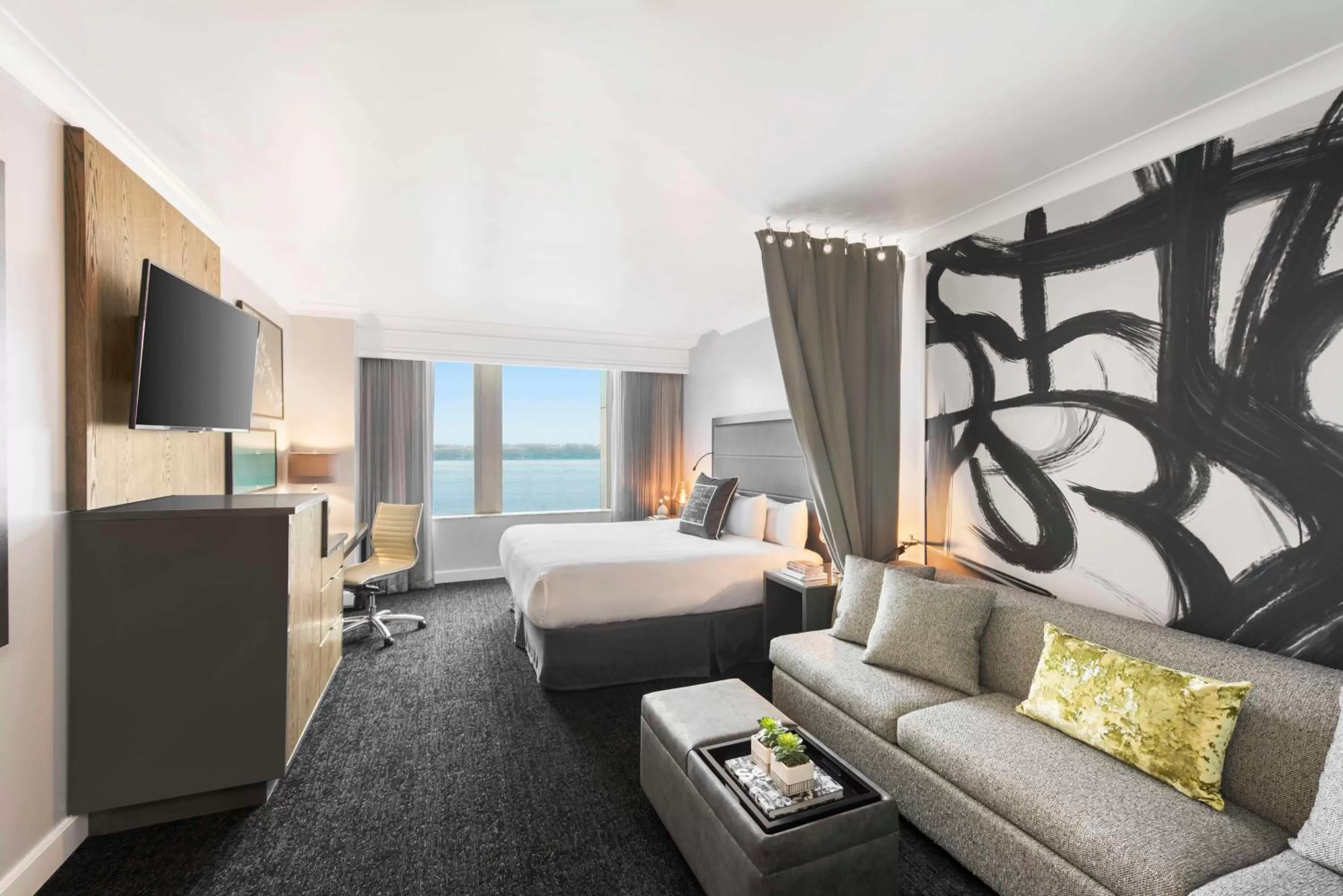 Living room, Bed in Hilton Motif Seattle