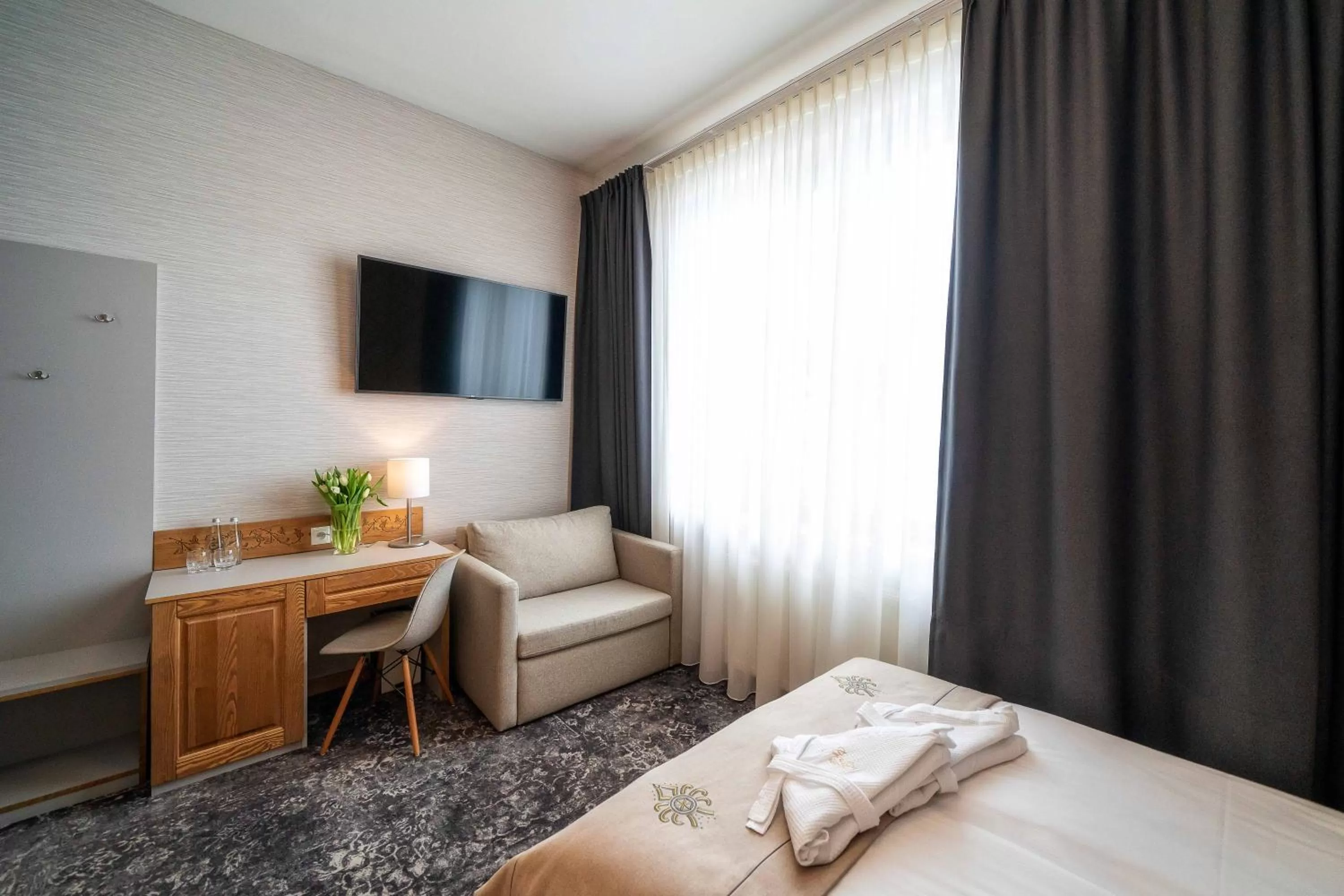 Photo of the whole room, Bed in Gold Hotel