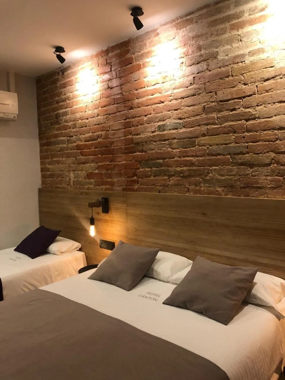 Photo of the whole room, Bed in Hotel Cantón