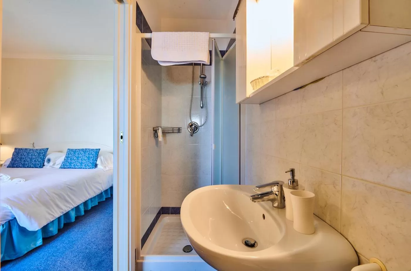 Bathroom, Bed in Villa Annamaria B&B