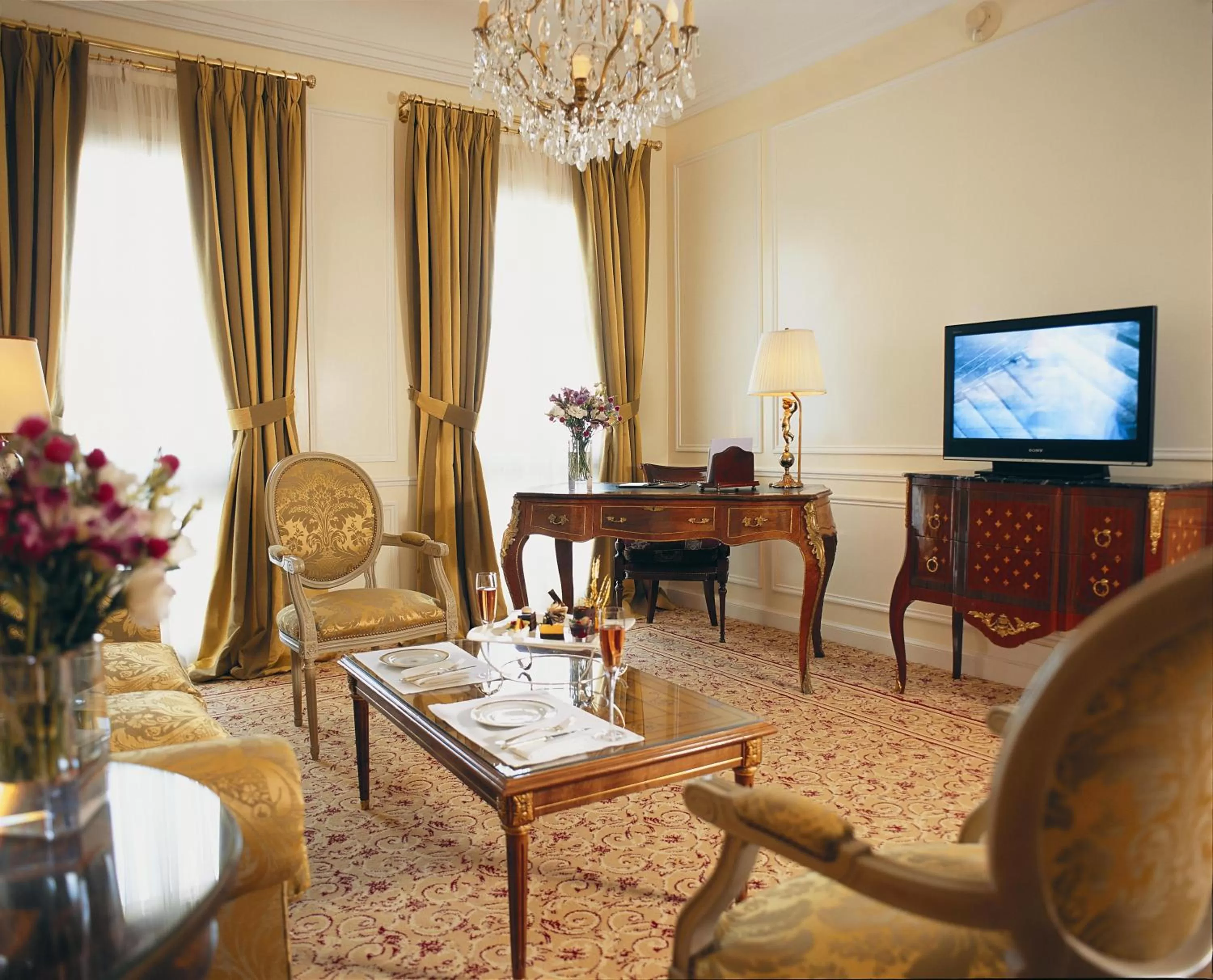 TV and multimedia in Alvear Palace Hotel - Leading Hotels of the World