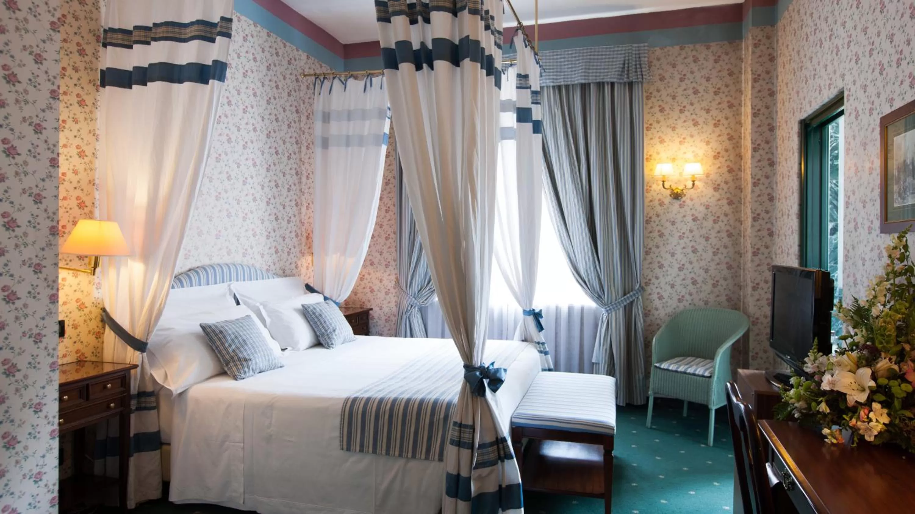 Bed in Hotel Victoria & Iside Spa