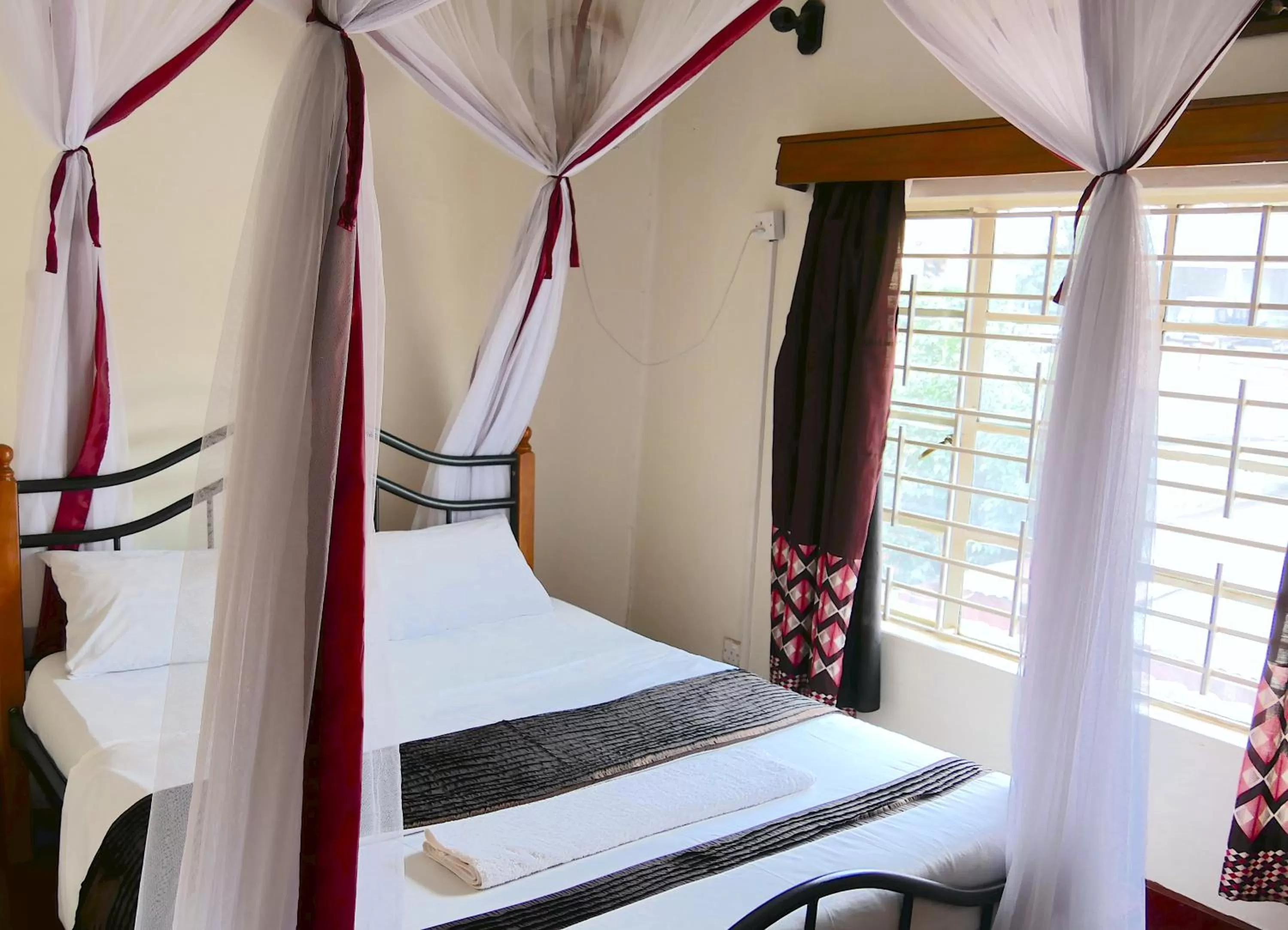 Bed in Hotel Acacia City