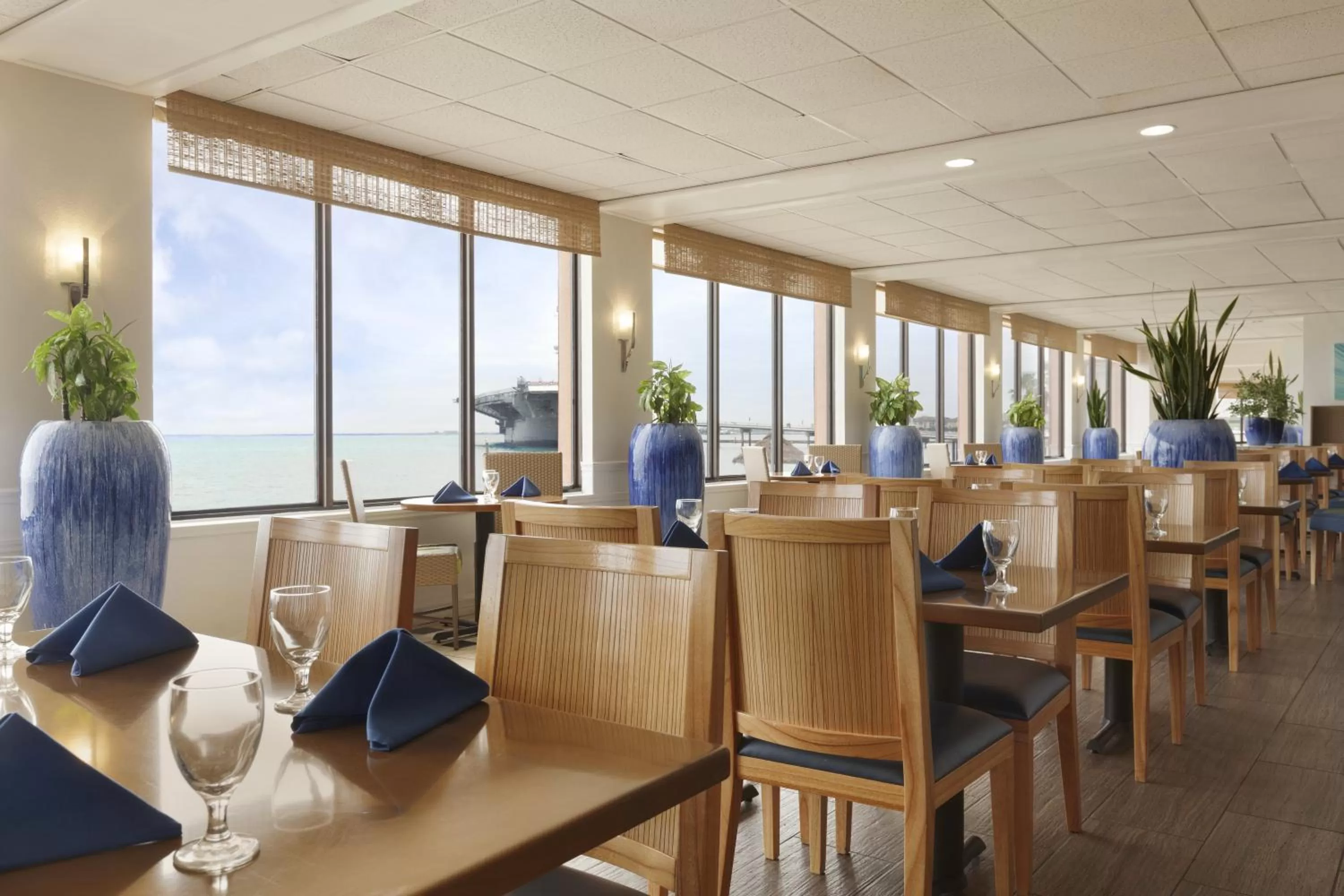 Restaurant/places to eat in DoubleTree by Hilton Corpus Christi Beachfront
