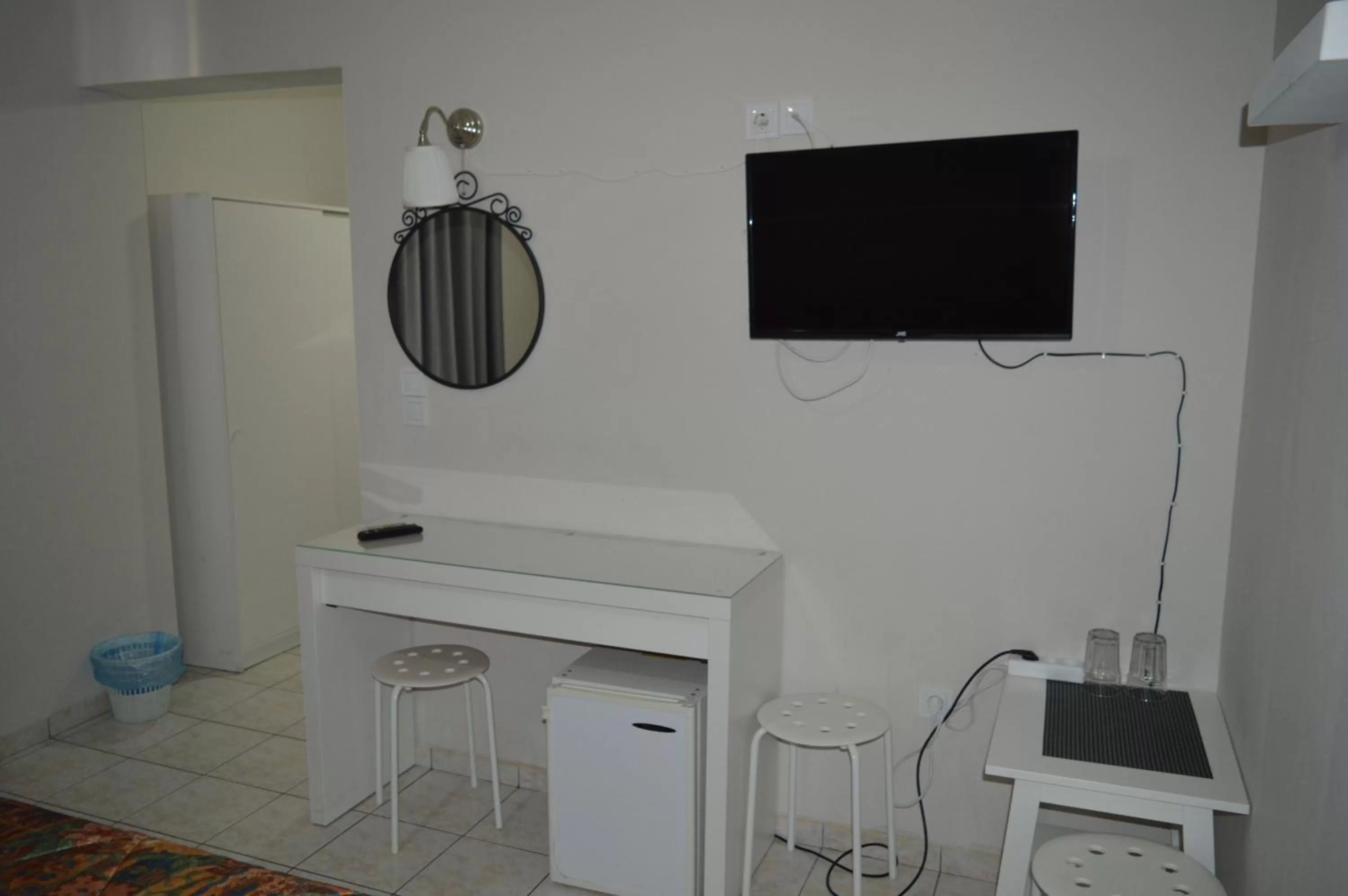 TV/Entertainment Center in Albion