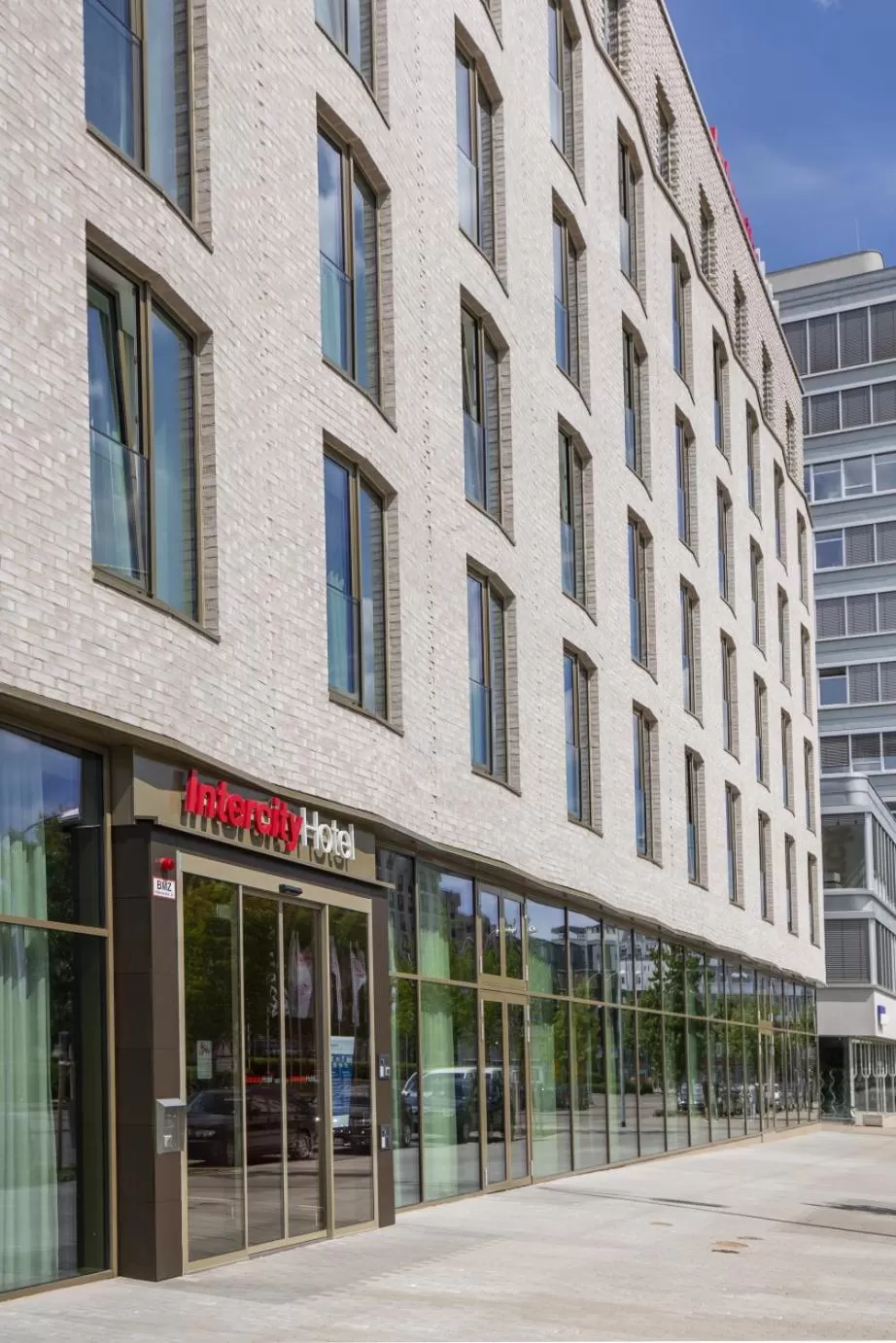 Facade/entrance in IntercityHotel Saarbrücken