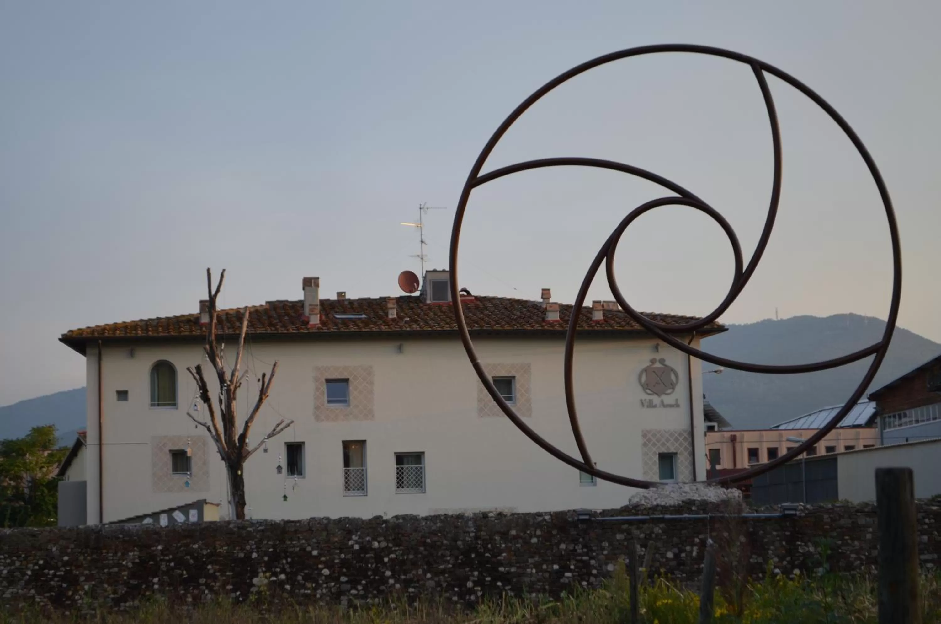 Facade/entrance in Villa Aruch