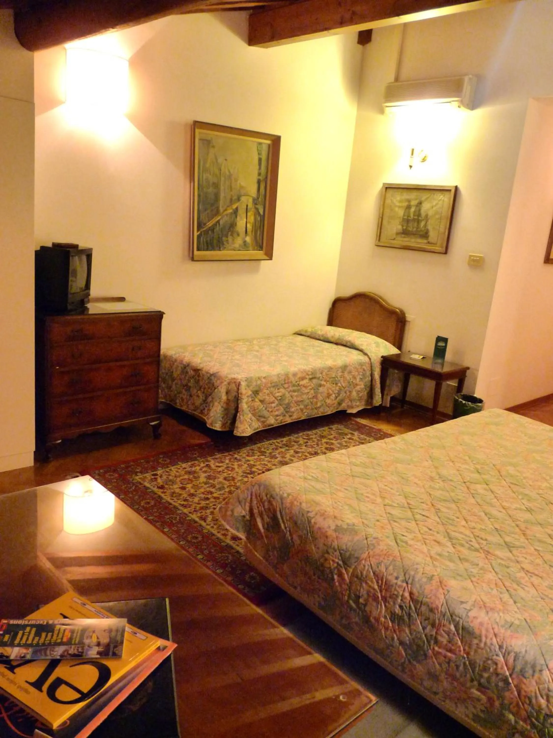 Photo of the whole room, Bed in Classic Hotel