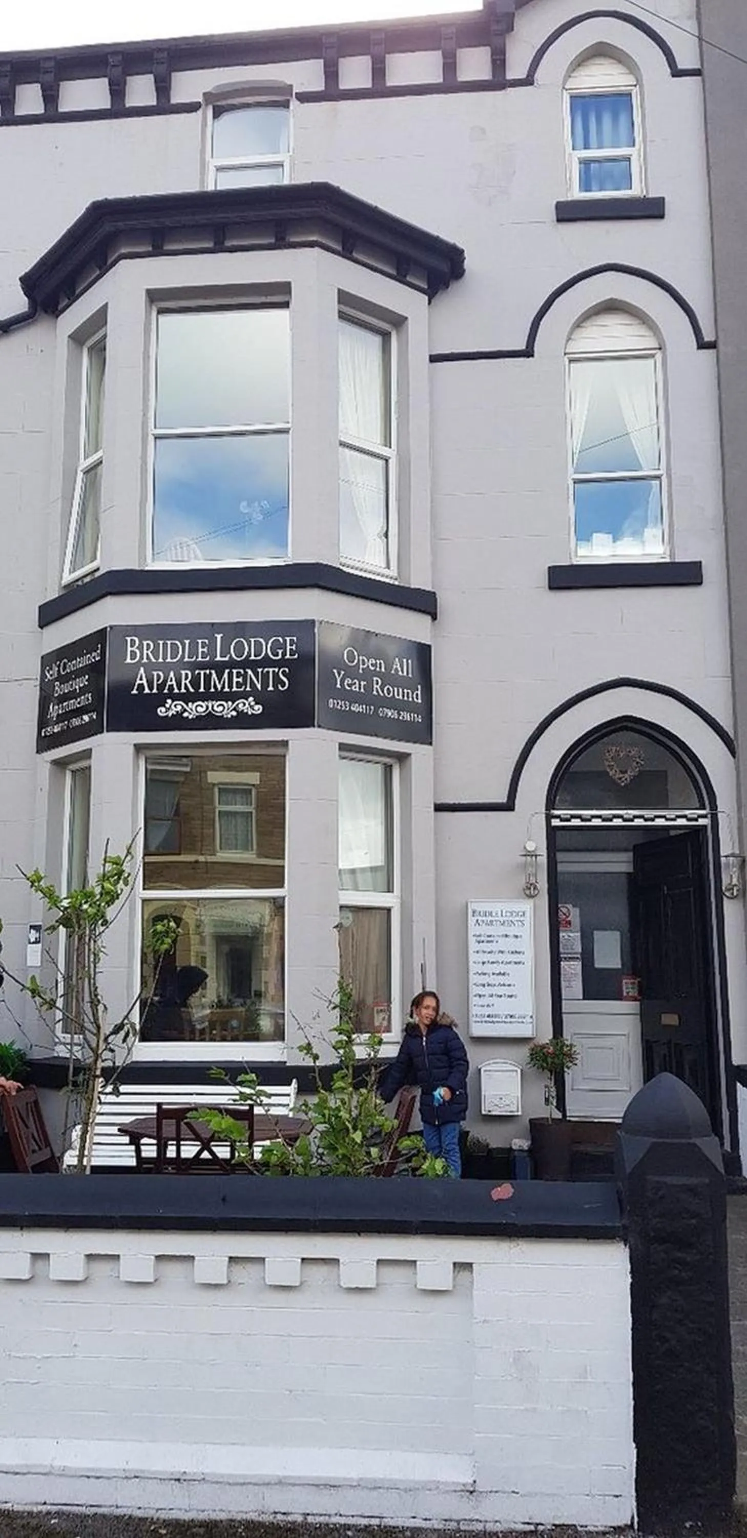 Property building in Bridle Lodge Apartments