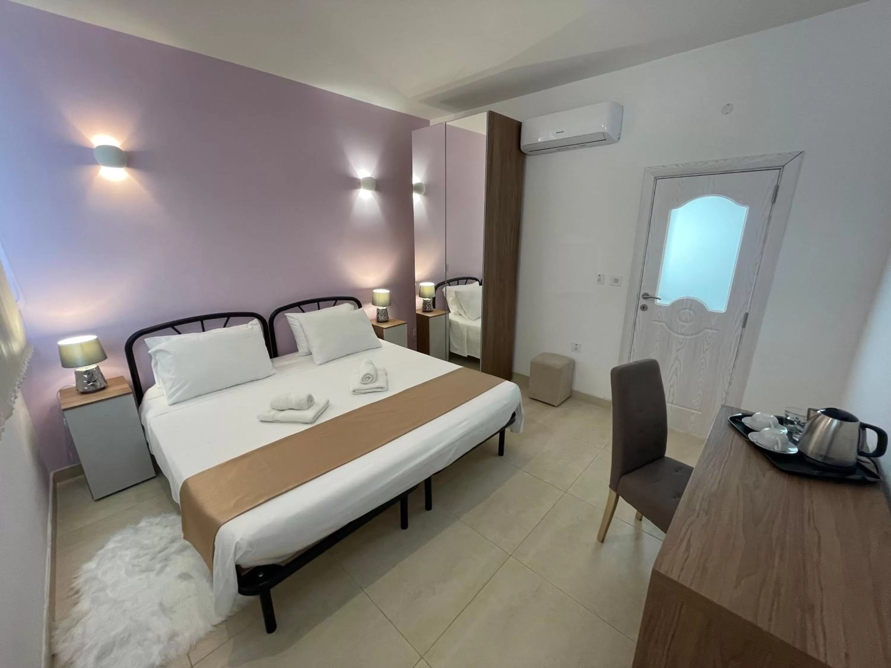 Bed in Alina Boutique Living