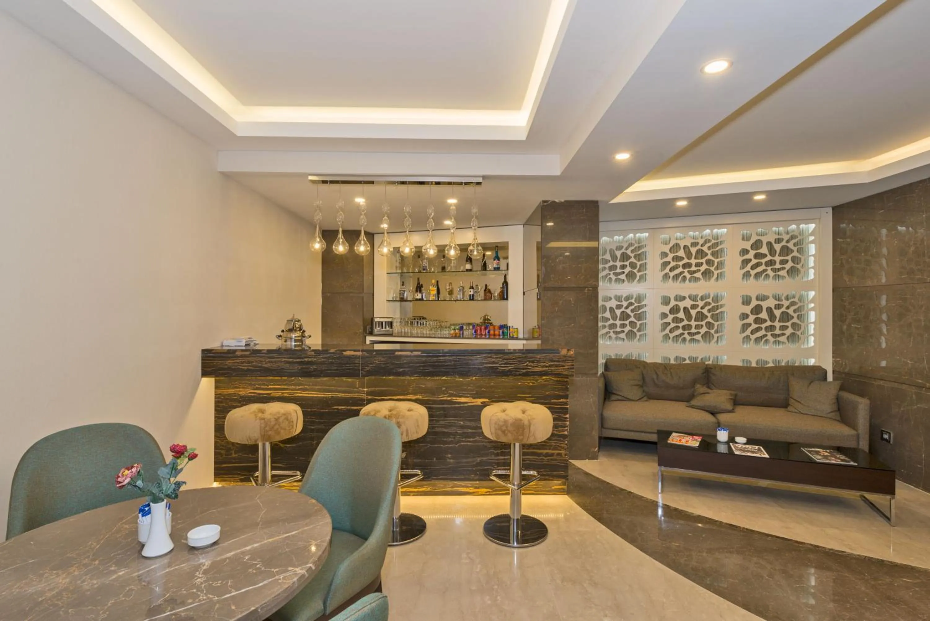Lounge or bar in Bisetun Hotel