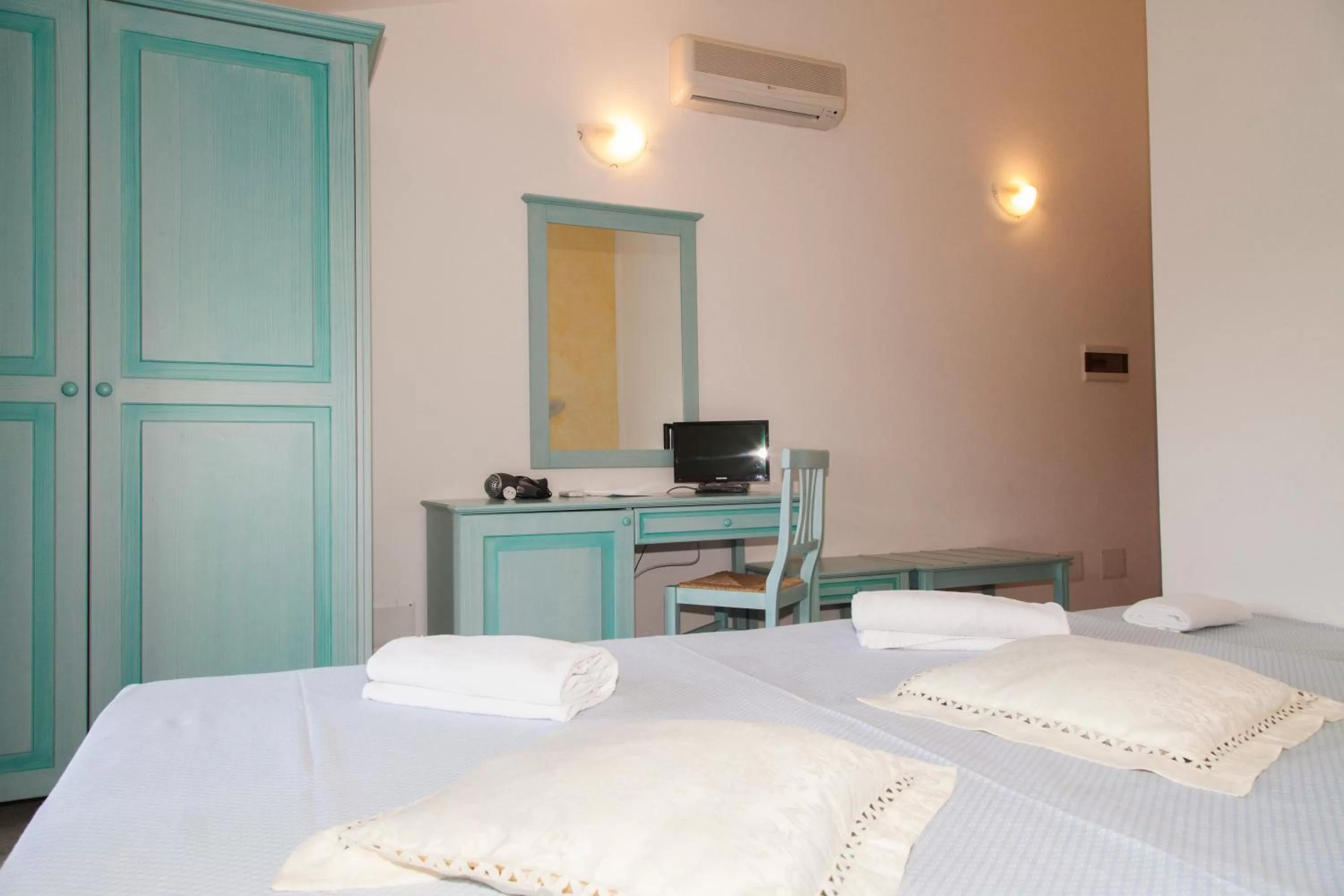 Photo of the whole room in Hotel Jasmine