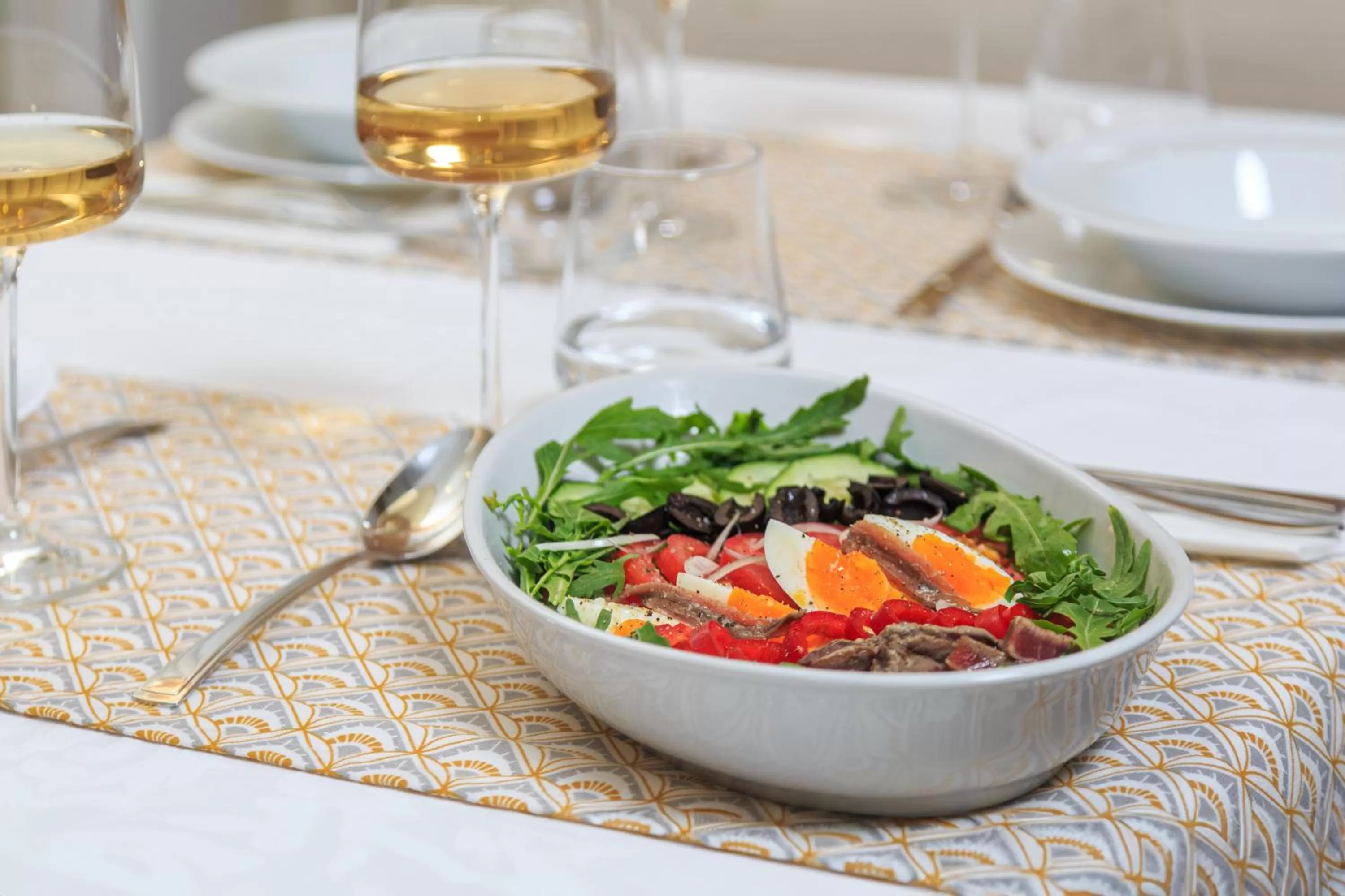 Restaurant/places to eat in Hotel Maksim