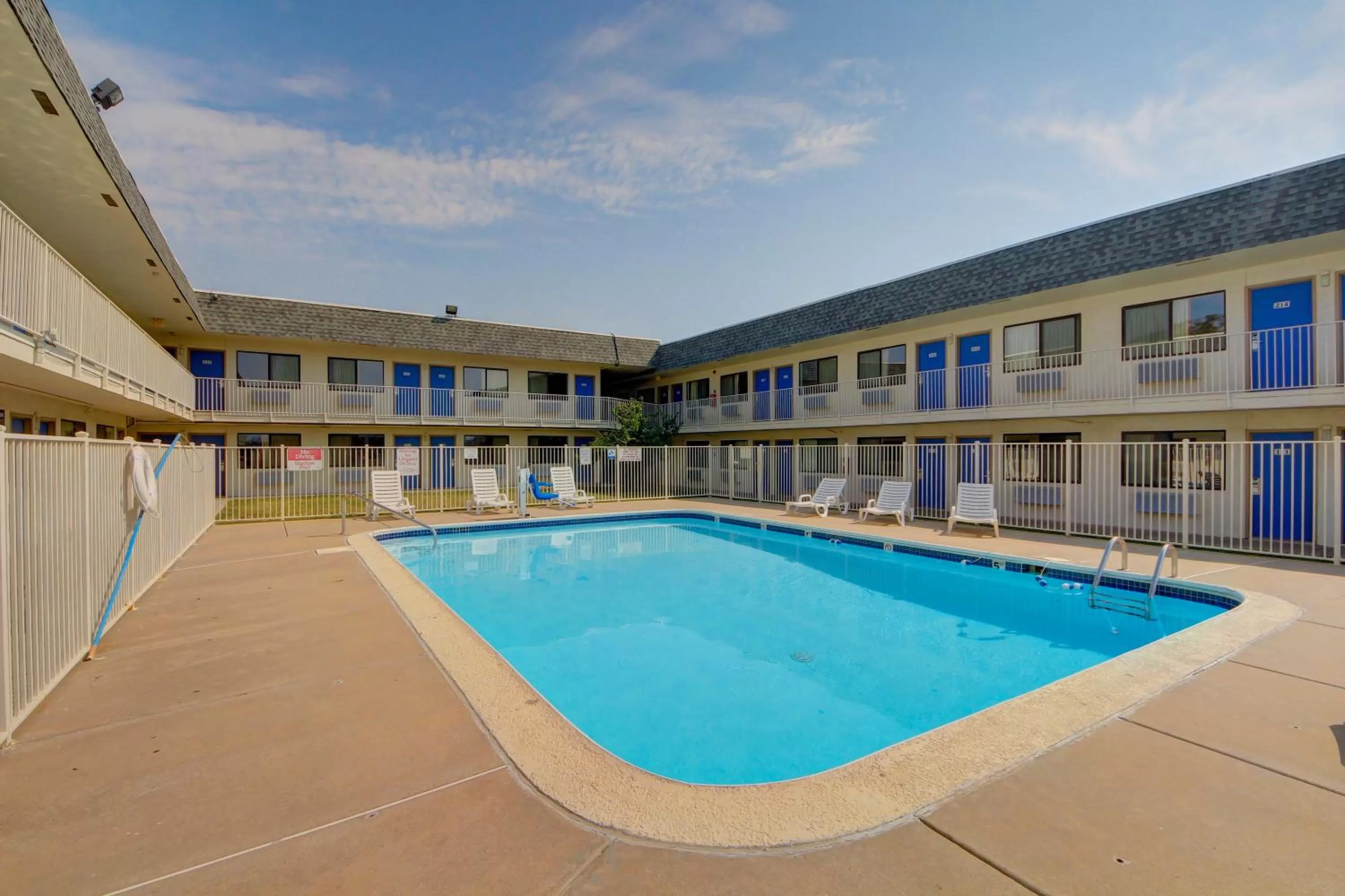 Swimming pool in Motel 6-Wichita, KS - AIRPORT