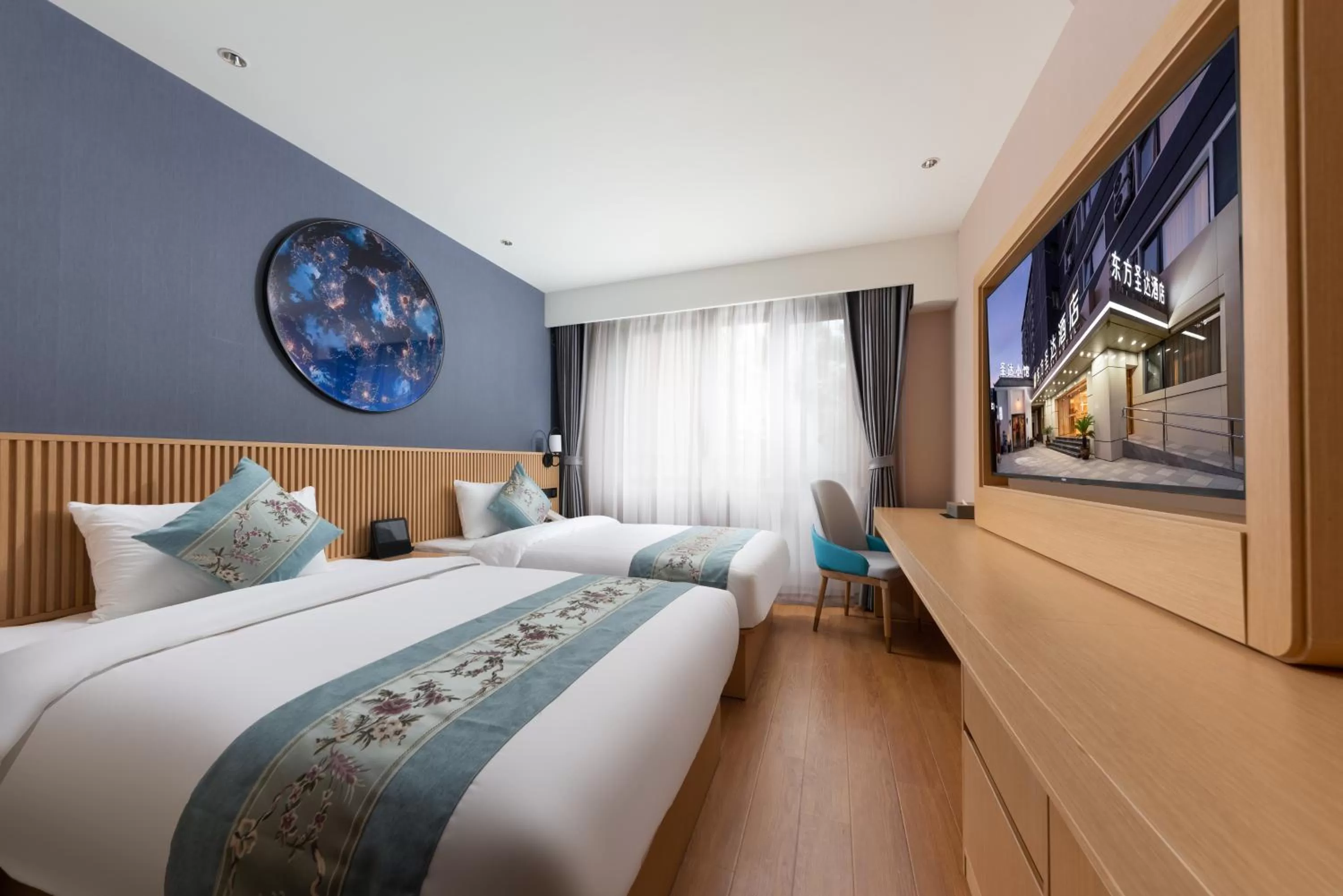 Bed in East Sacred Hotel-Beijing Tiananmen Square,the Forbidden City,Wangfujing Street