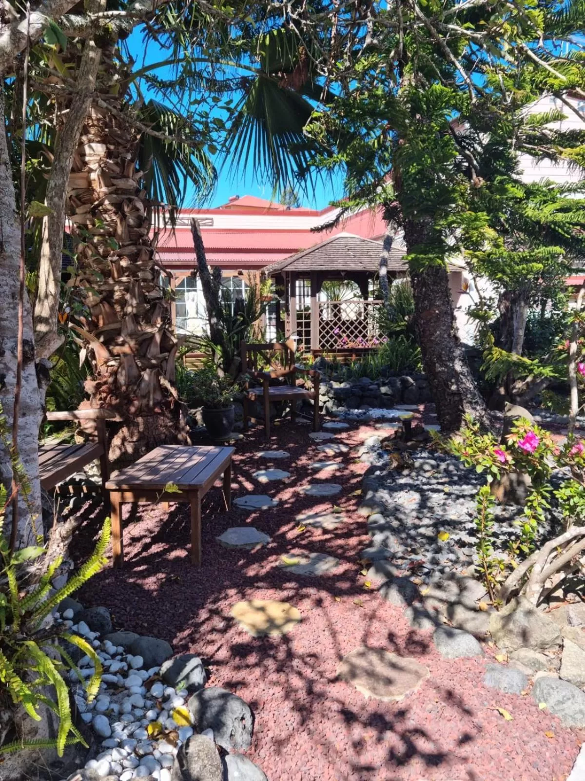 Garden, Property Building in Hotel Des Neiges