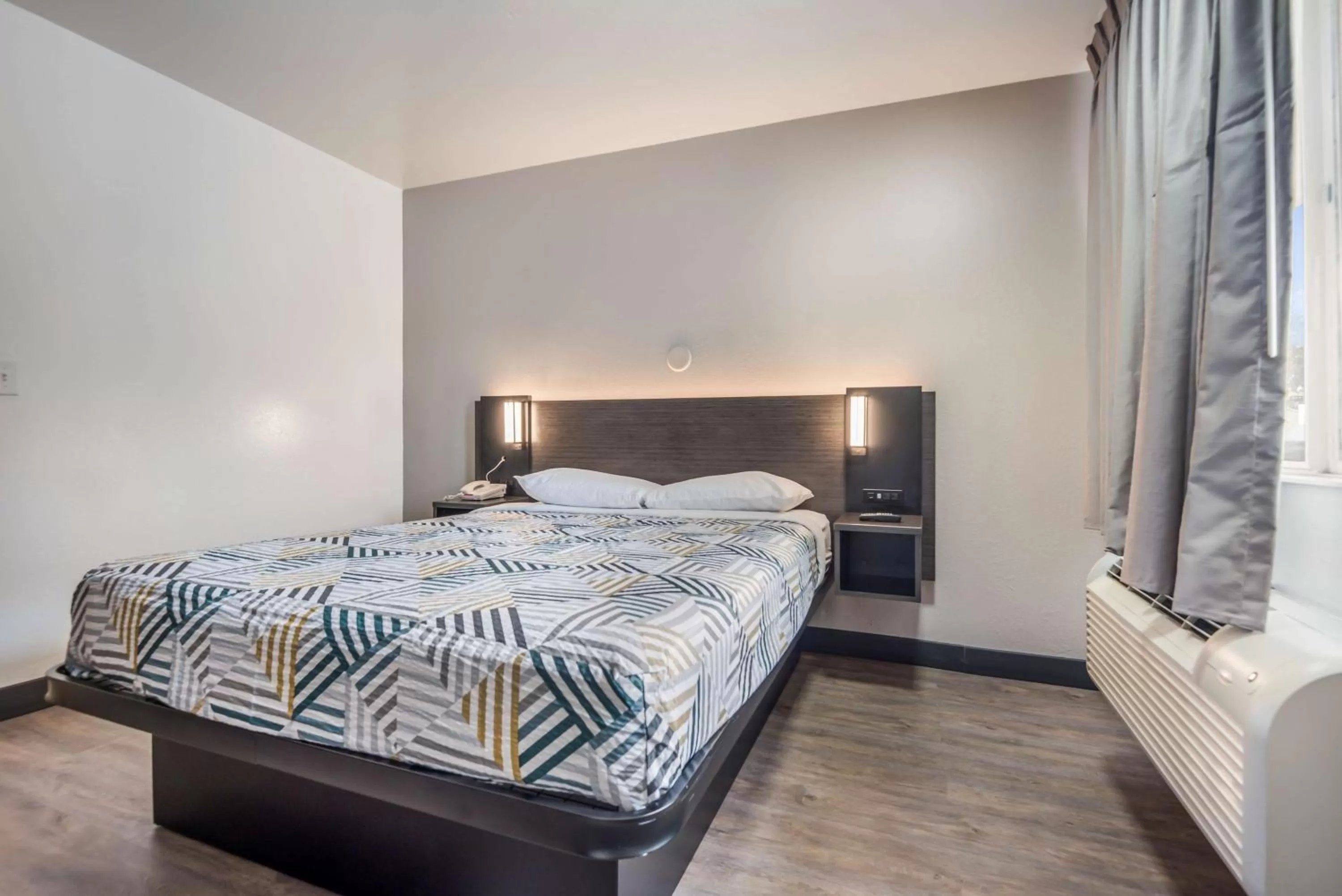 Photo of the whole room, Bed in Motel 6-College Station, TX - Bryan