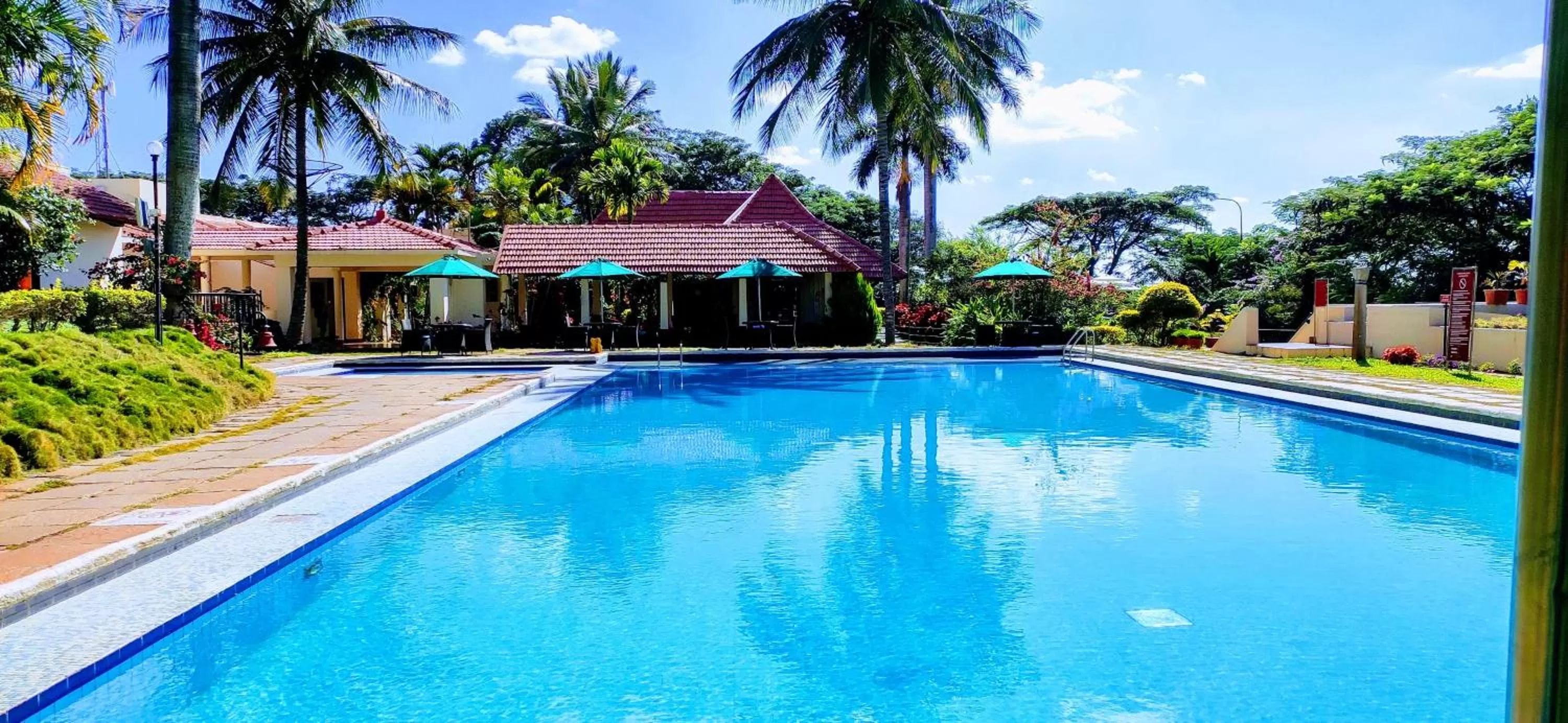 Swimming pool in Gateway Chikmagalur