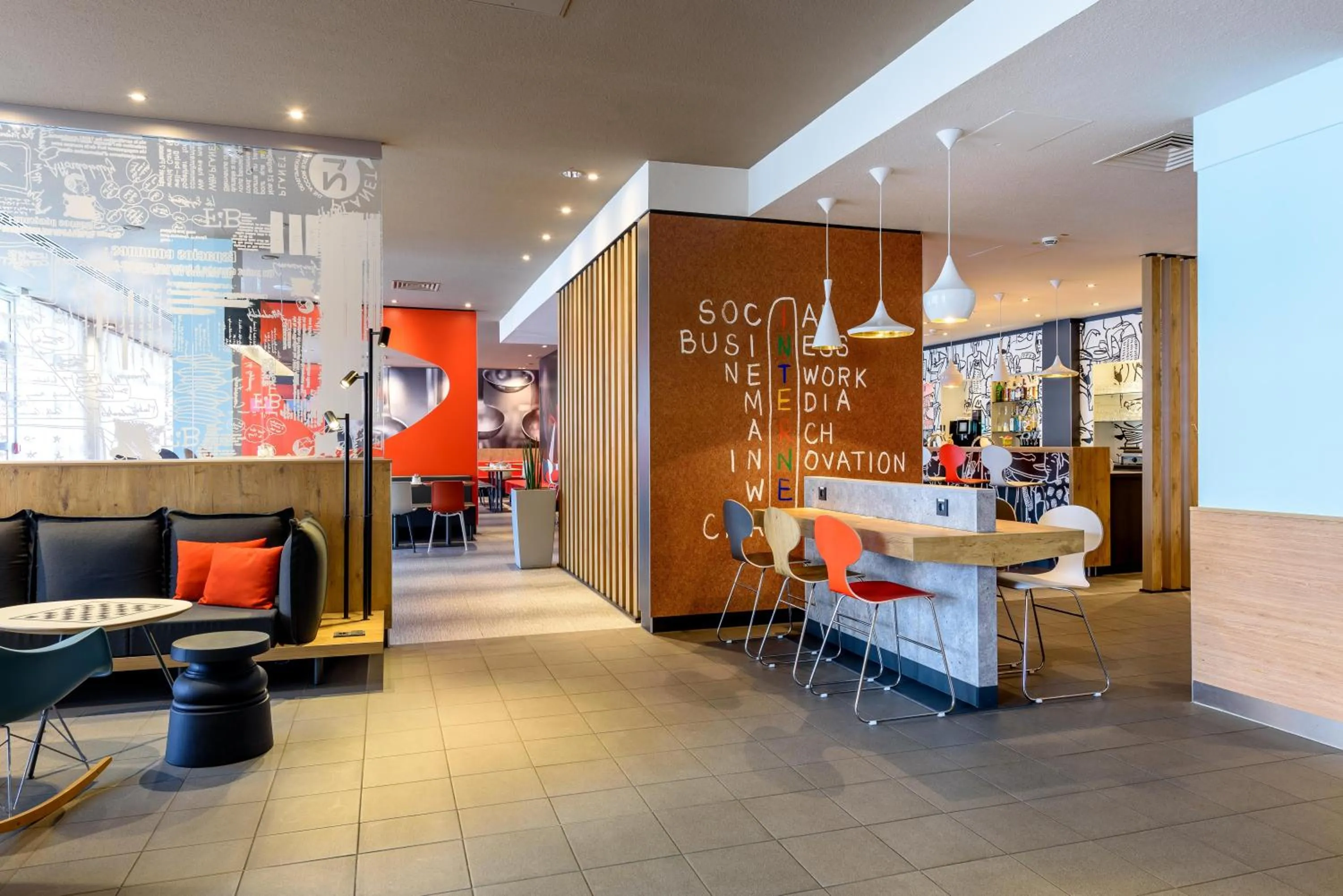 Lobby or reception in ibis Nürnberg City am Plärrer