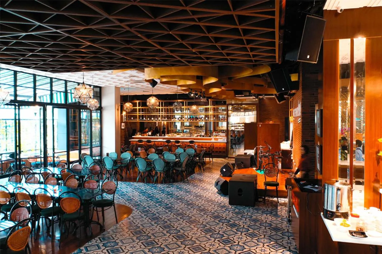 Restaurant/places to eat in Luxury Inn Arion Hotel