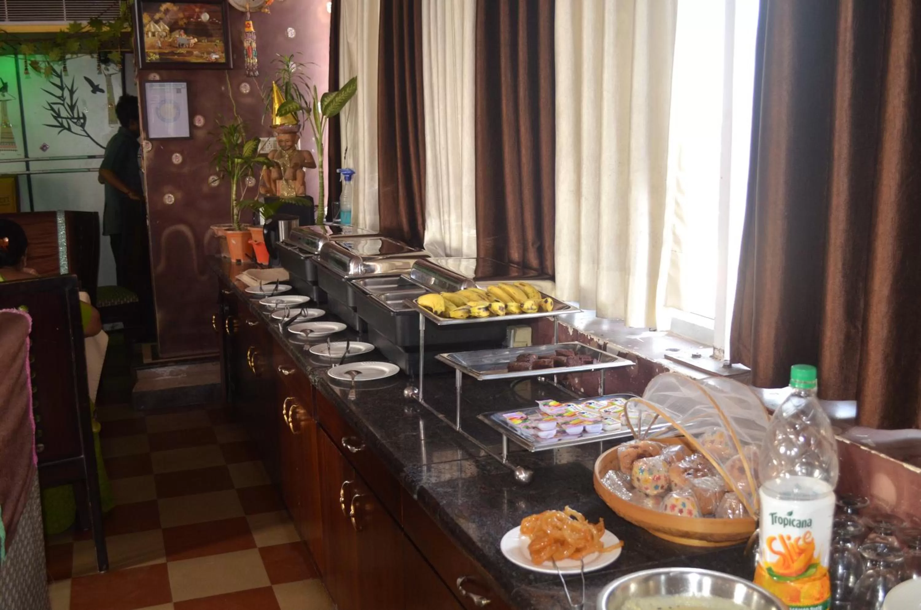 Restaurant/places to eat in Hotel Heritage Inn at Assi Ghat