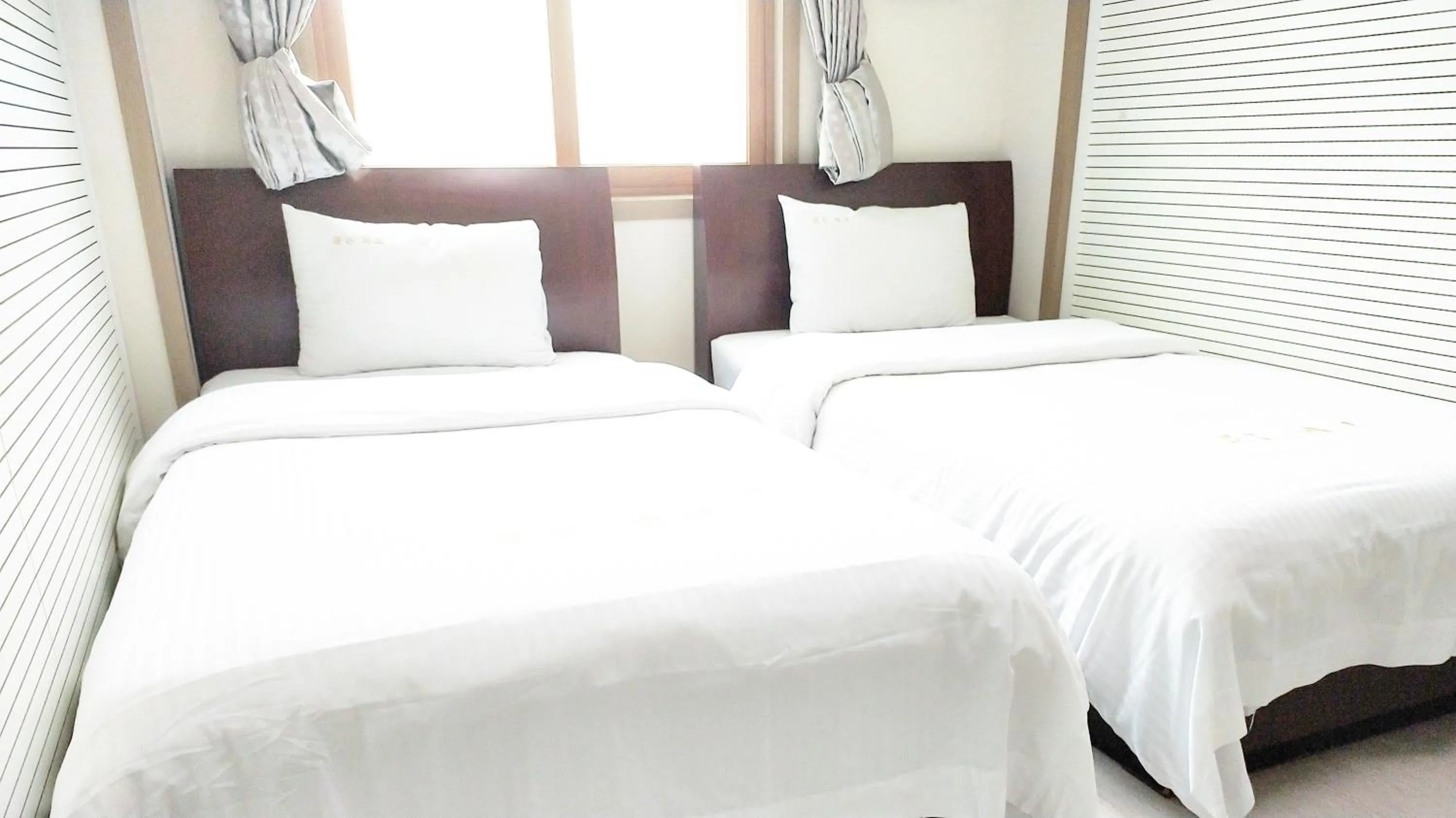 Bed in Golden Park Hotel