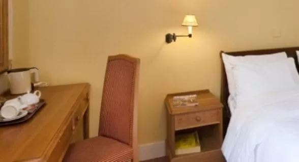 Coffee/tea facilities, Bed in Roebuck by Greene King Inns