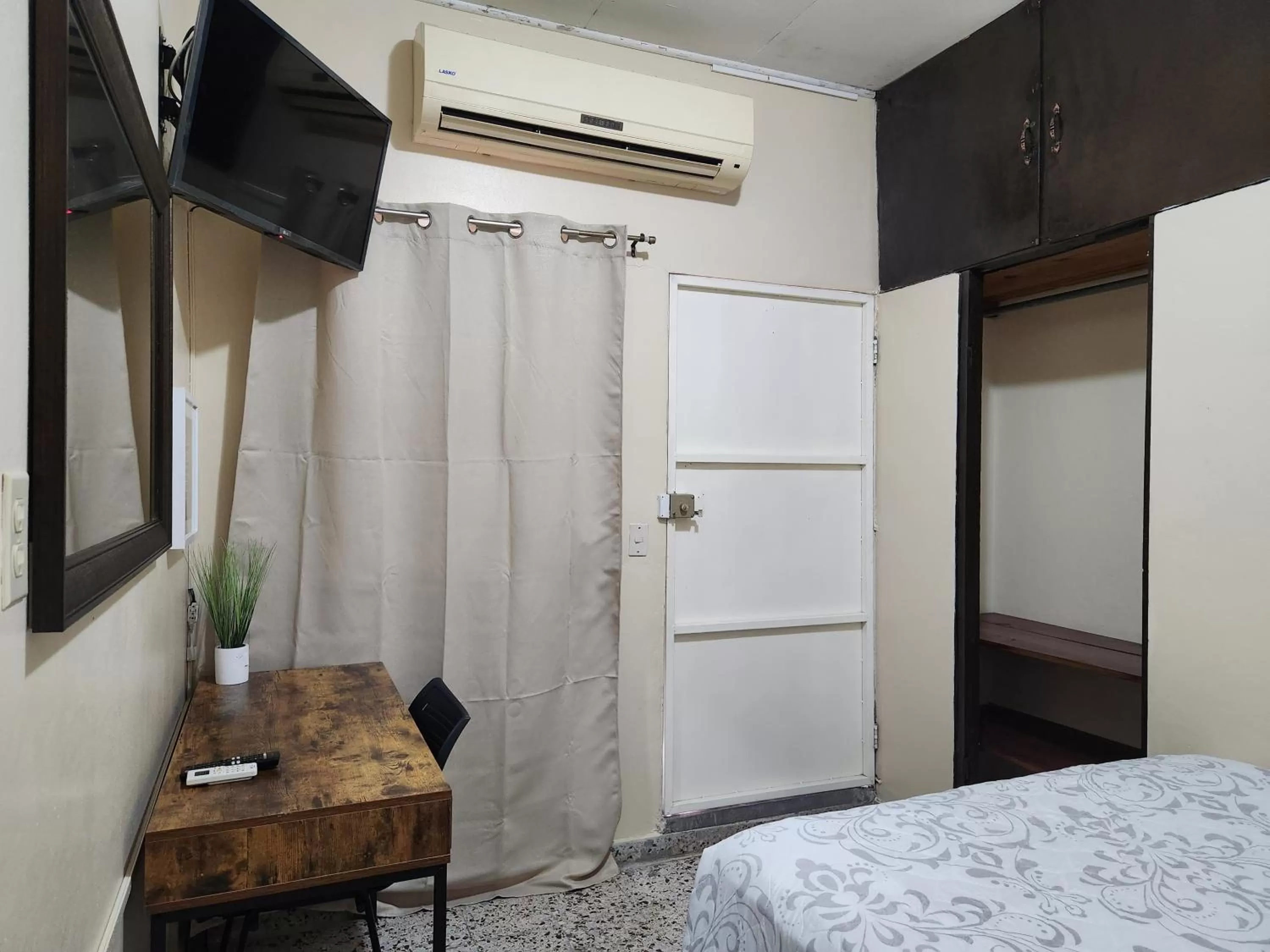 Photo of the whole room, TV/Entertainment Center in Casa Altamira