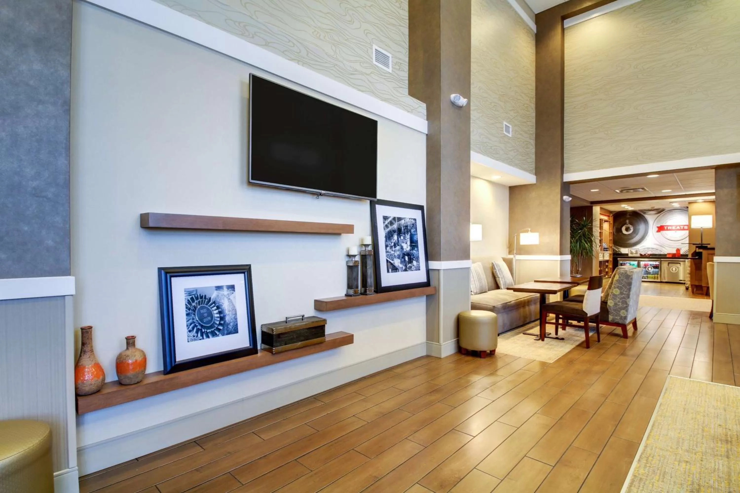 Breakfast in Hampton Inn & Suites Milwaukee West