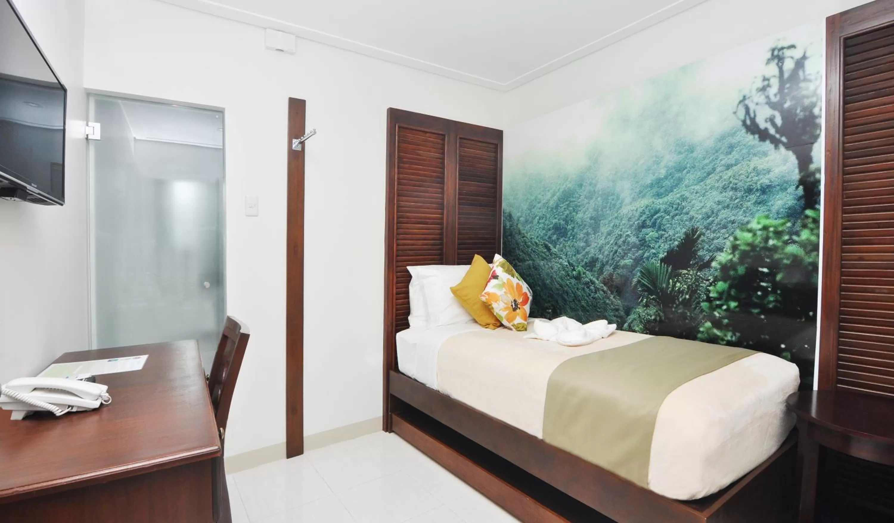 Bedroom, Bed in 717 Cesar Place Hotel