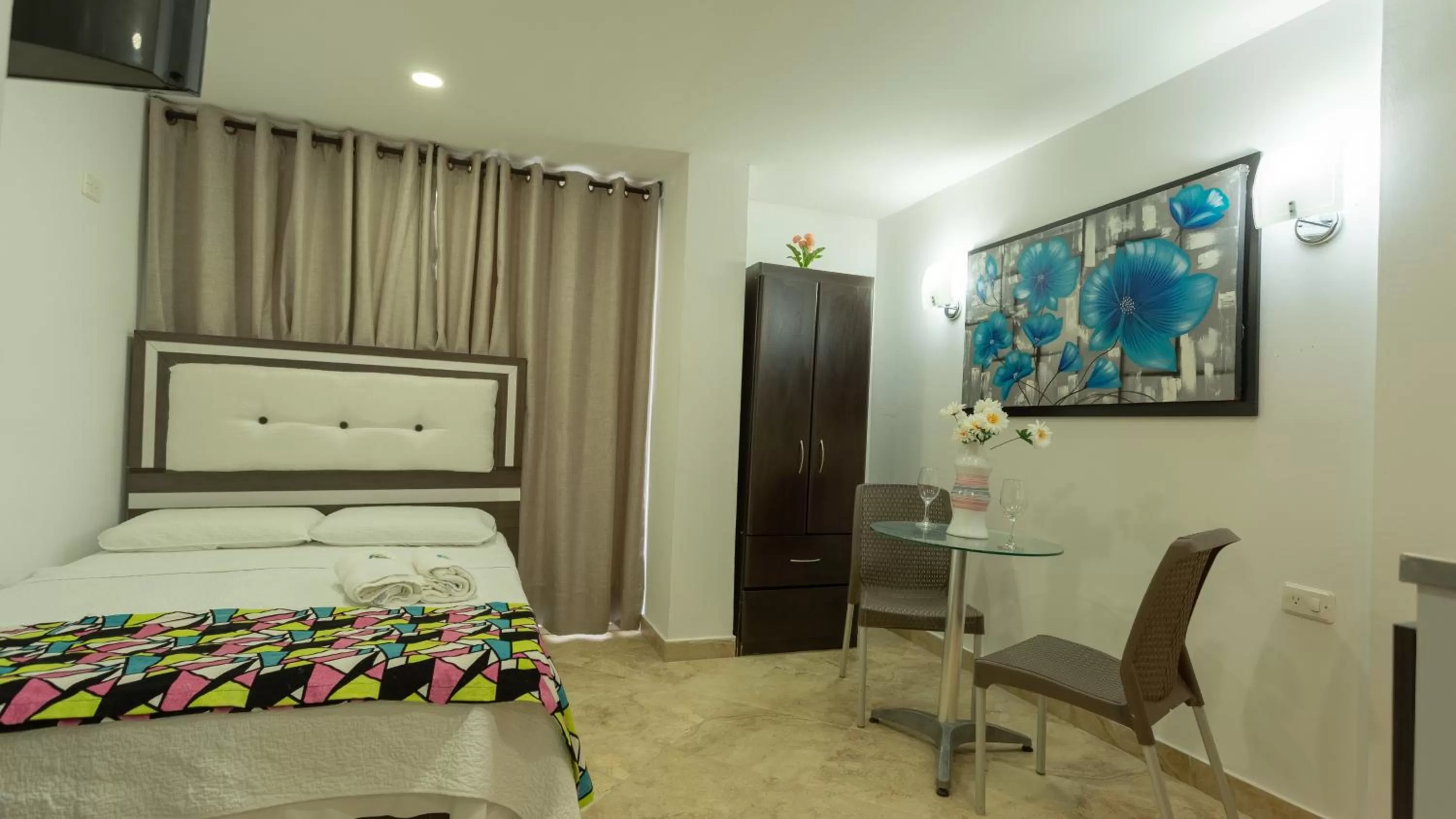 Photo of the whole room, Bed in Hollywood Beach Suite