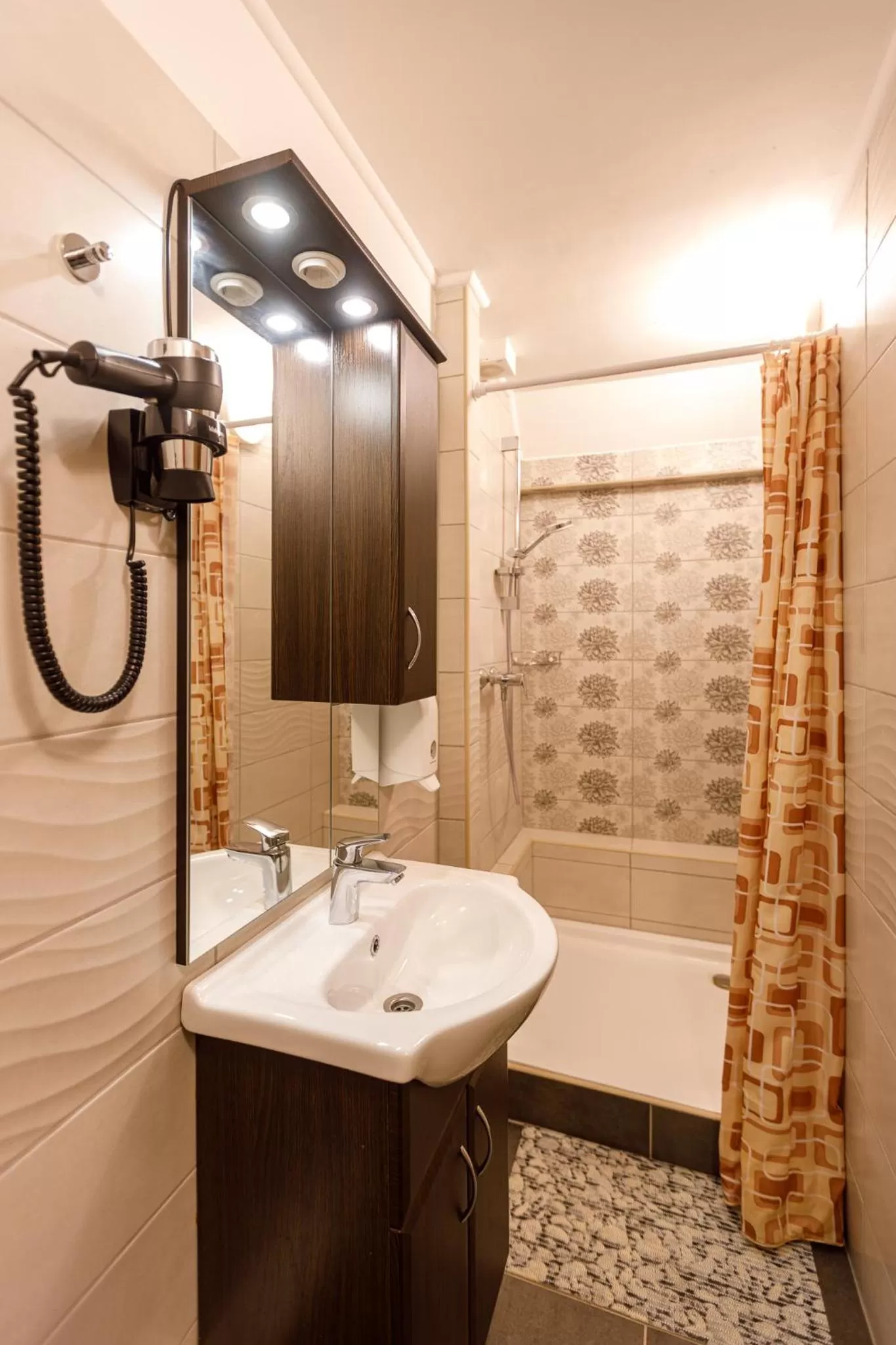 Central Panzió Gyula