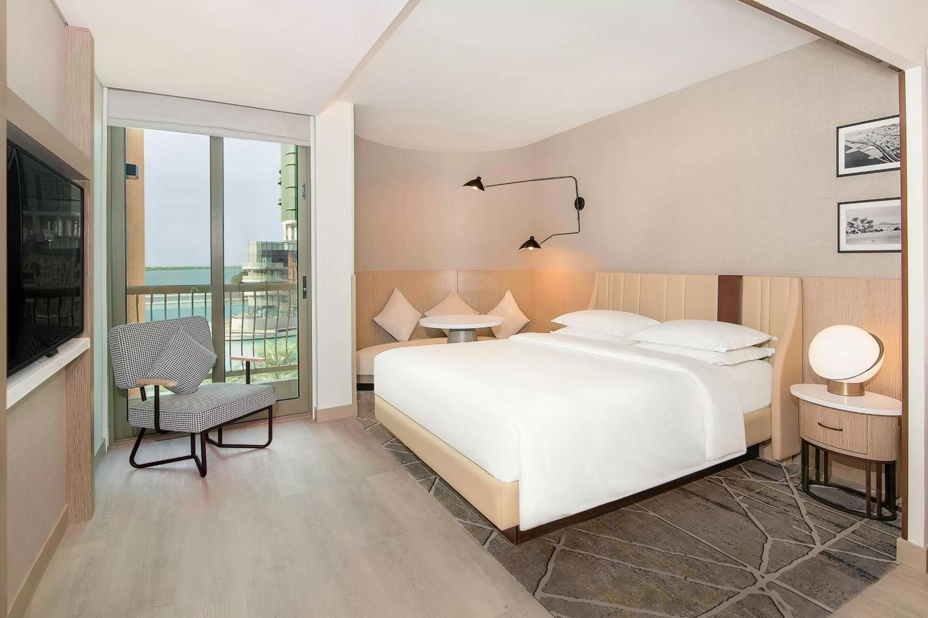 Photo of the whole room, Bed in Sheraton Abu Dhabi Hotel & Resort