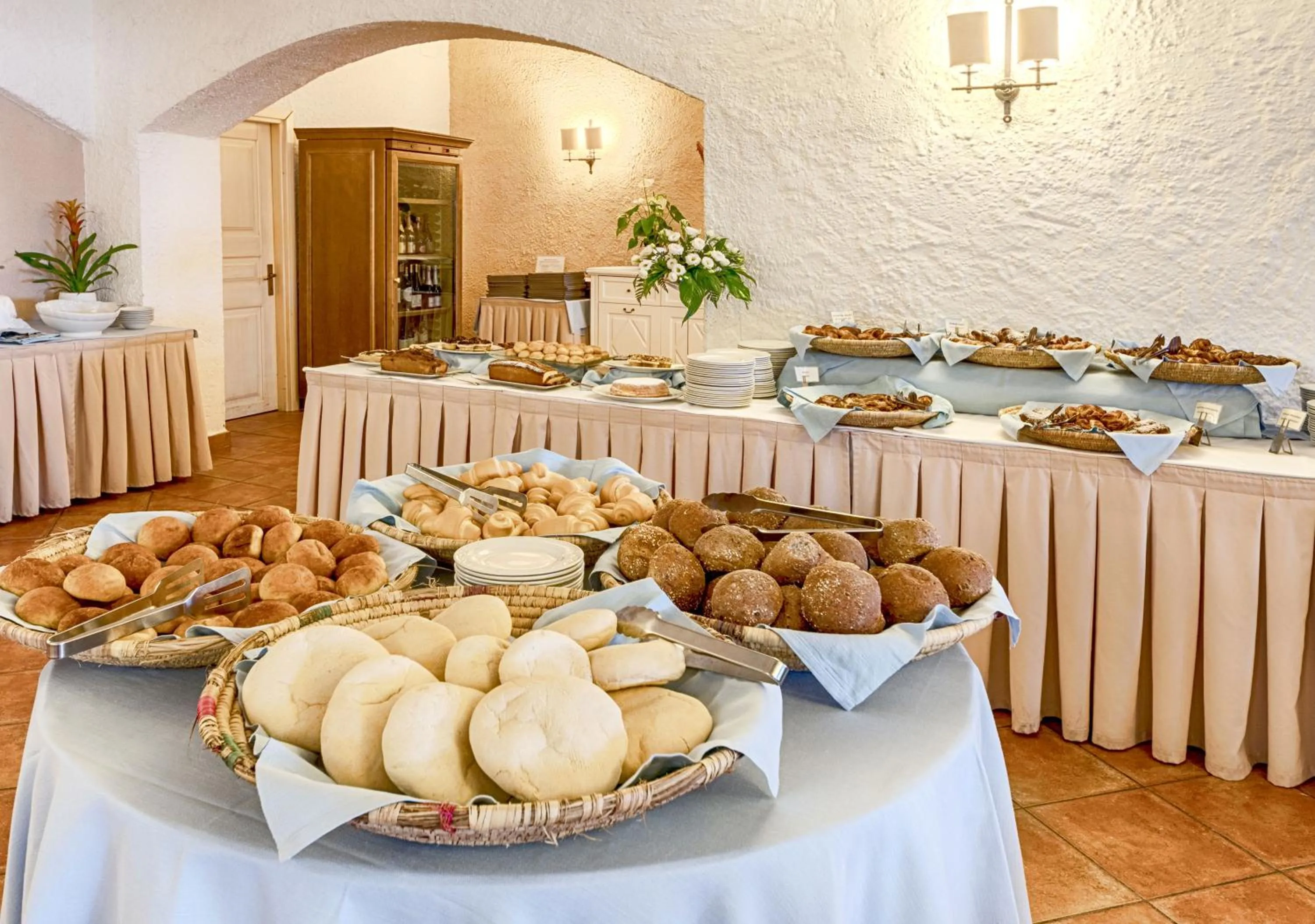Food in COLONNA GRAND HOTEL CAPO TESTA, a Colonna Luxury Beach Hotel, Santa Teresa Sardegna