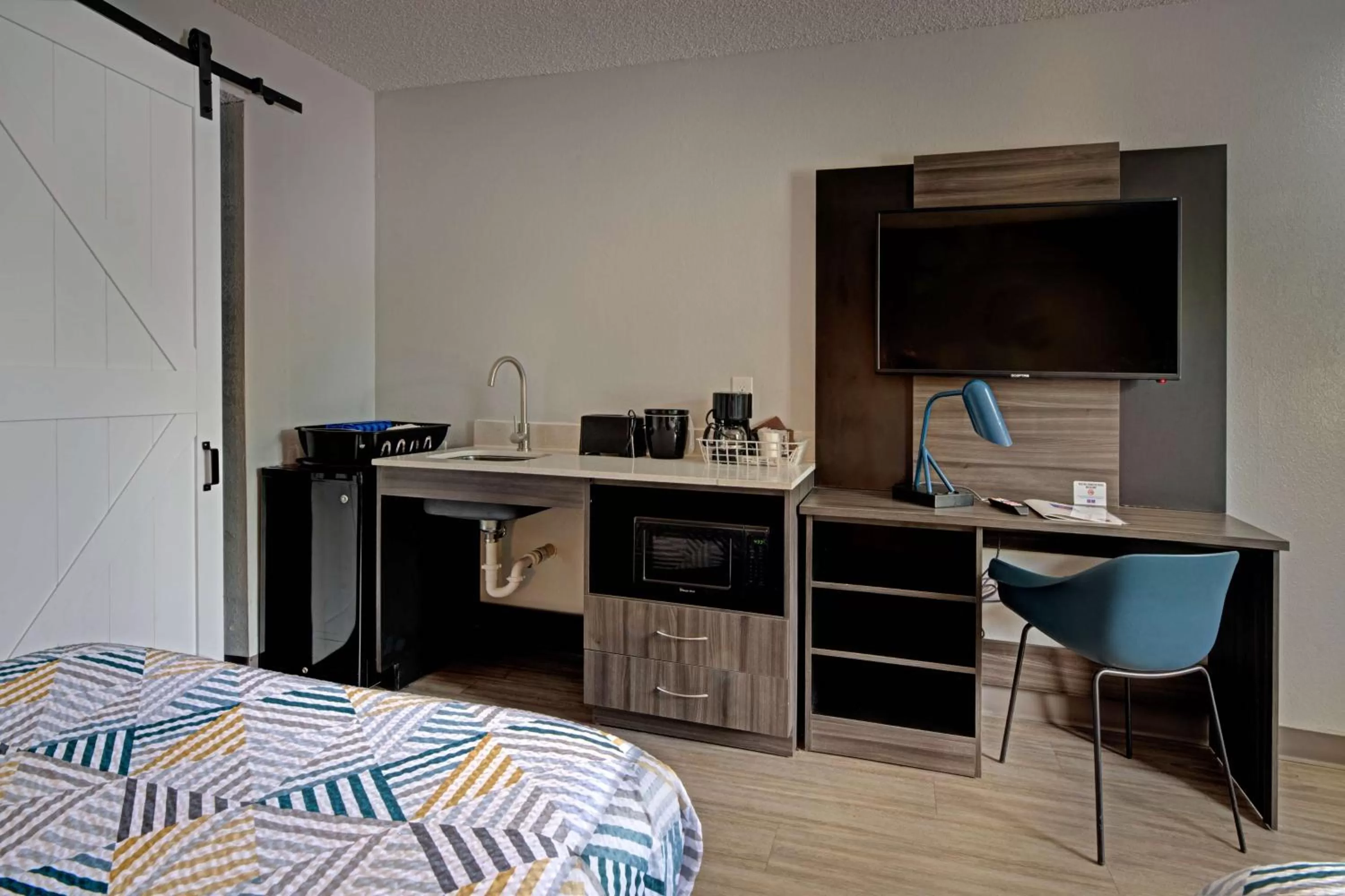 Photo of the whole room in Studio 6 Grand Junction, CO