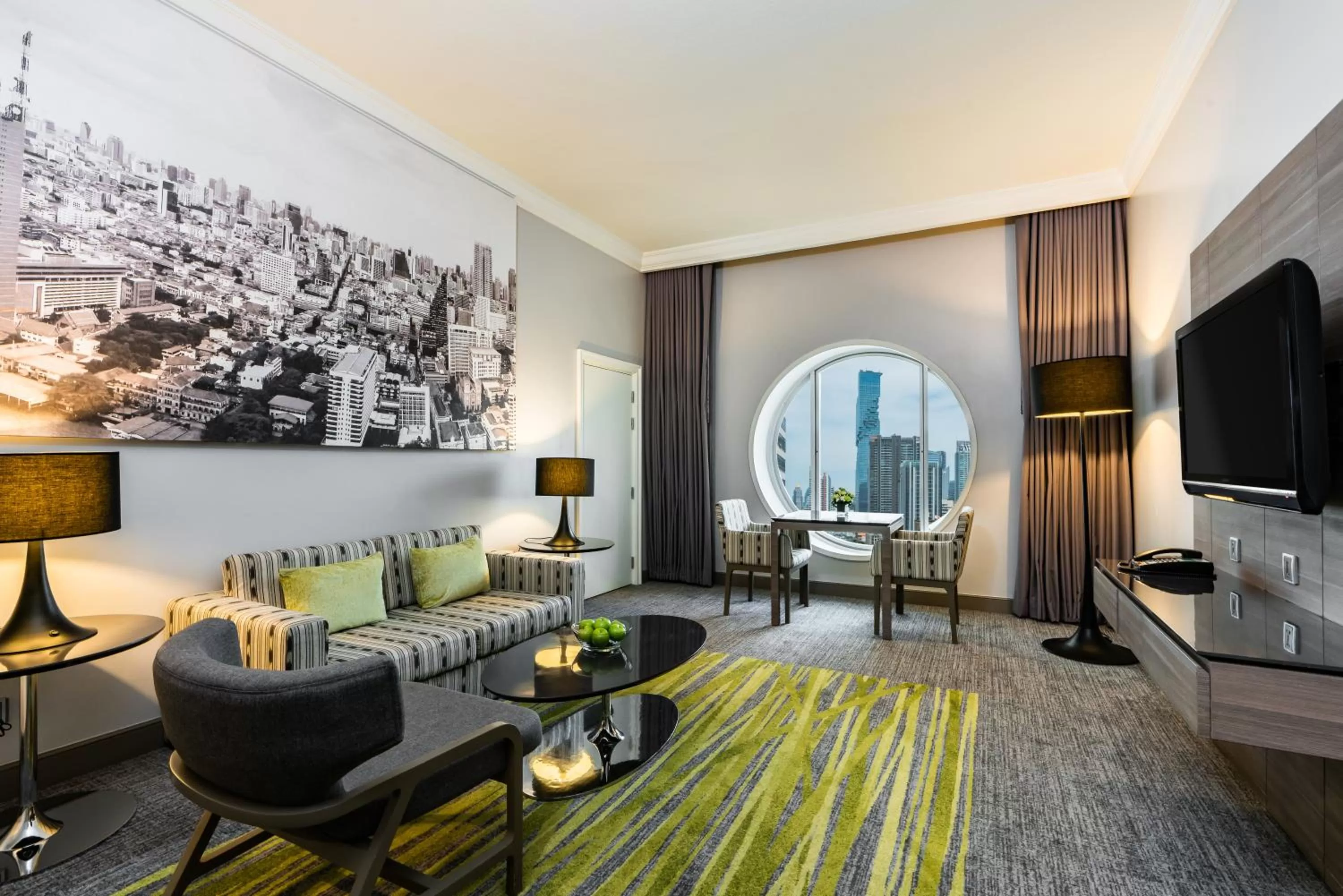One-Bedroom King Suite with City View in Holiday Inn Bangkok Silom, an IHG Hotel