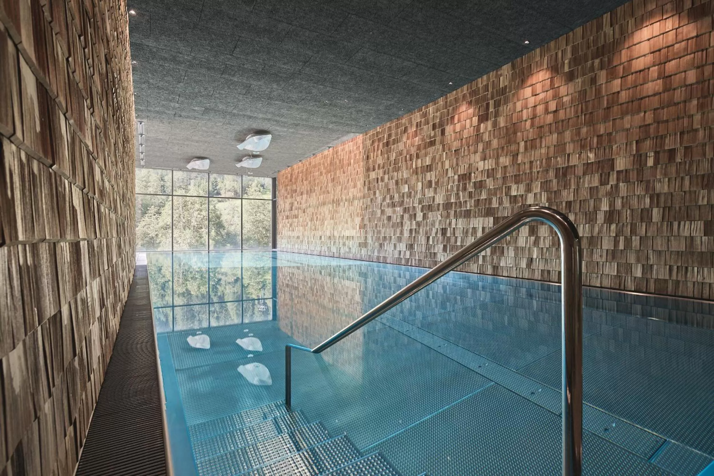 Swimming pool in Tenne Lodges
