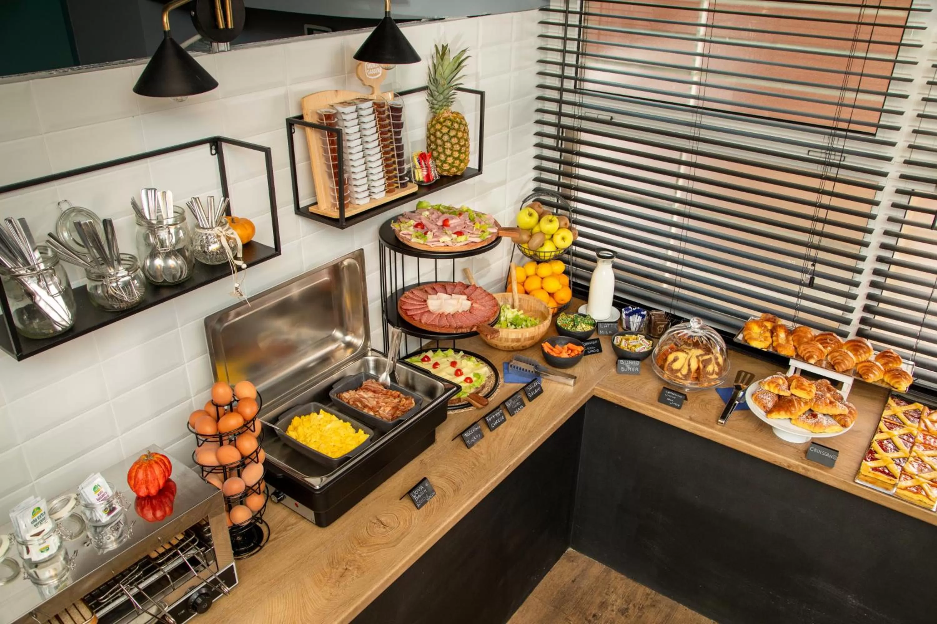 Food and drinks in Bloom Hotel Rome