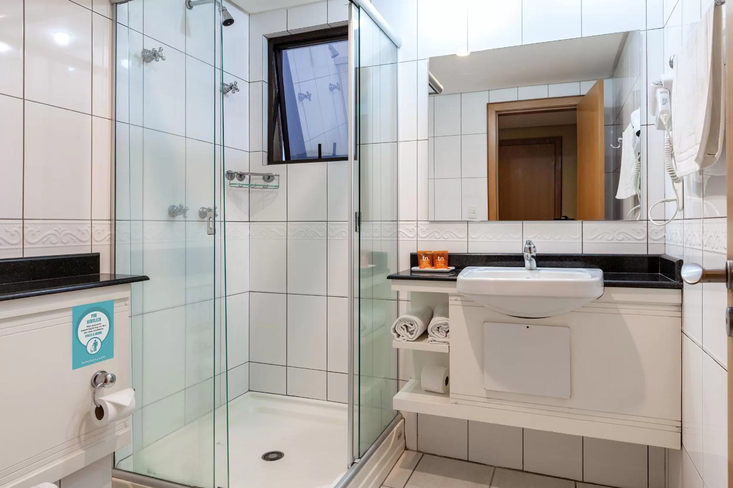 Bathroom in Tri Hotel Executive Caxias