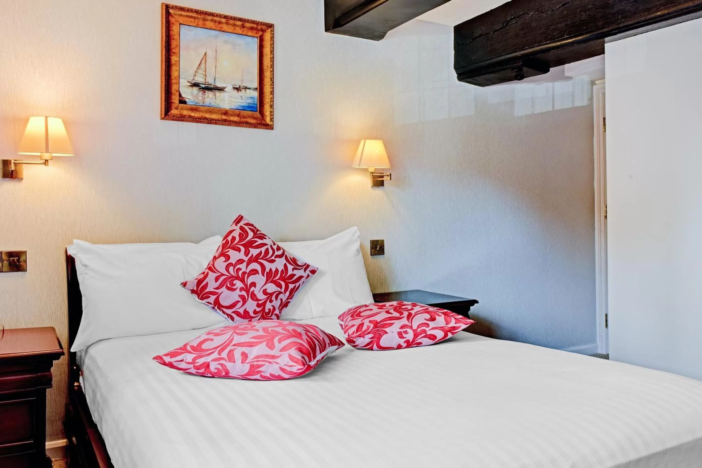 Bedroom, Bed in OYO Dovecote Hotel