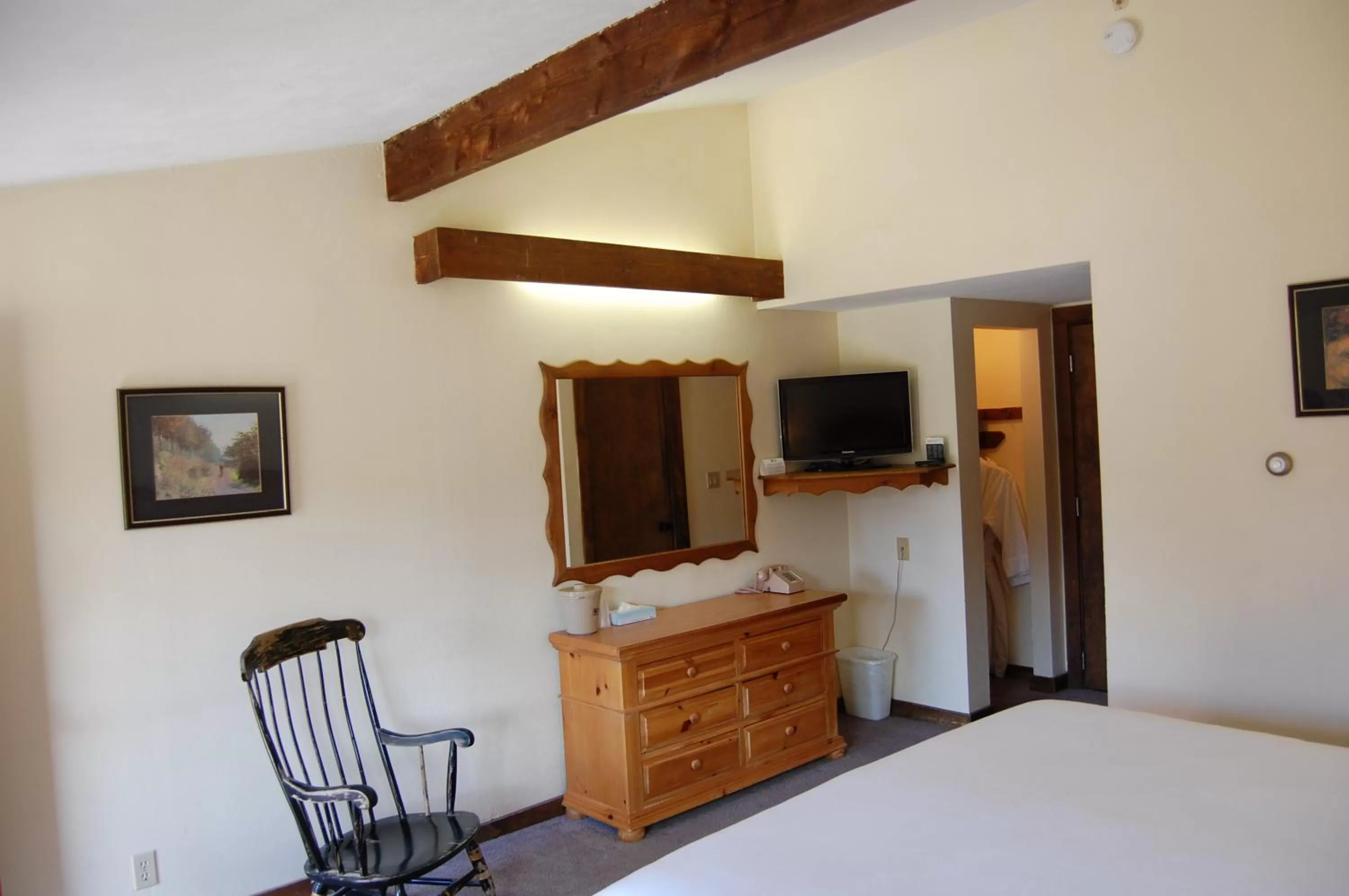 TV and multimedia, Bed in Summit Lodge